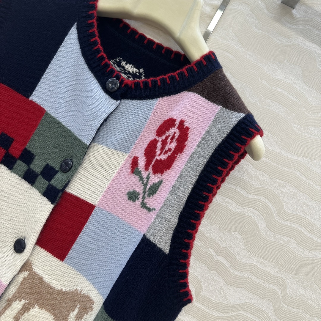 独家首发❤️高端原单品质，ER知识分子时髦分穿搭，超级叠搭神器！重工艺费尔岛圆领羊绒背心马甲！复古艺术感