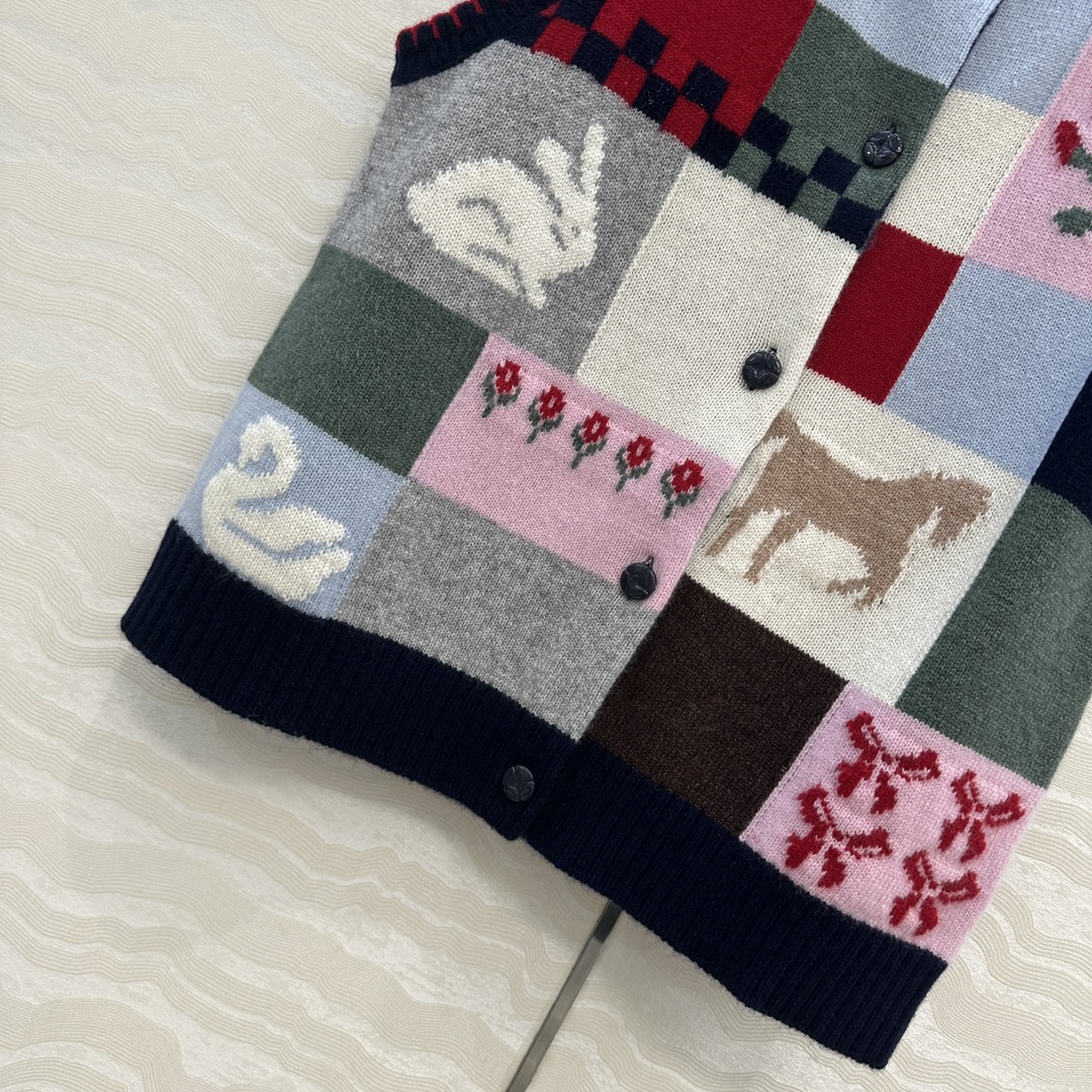 独家首发❤️高端原单品质，ER知识分子时髦分穿搭，超级叠搭神器！重工艺费尔岛圆领羊绒背心马甲！复古艺术感