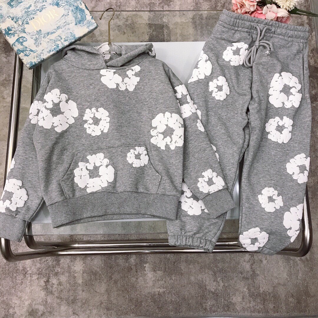 NO:575398,[Ready stock] Size - Denim Tear* Fashionable street brand, high-end style~ Hooded sweatshirt, jacket and trousers, two-piece suit, foamed three-dimensional kapok leather three-dimensional LOGO design, made of 380g terry fabric, thickened, winter wear, double-layered hat, super heavy-duty!  High-quality customer-supplied fine cotton fabric Color Black Gray Pink Red Size-120-130-140-[CM], clothes, hoodie, sweatshirts, jackets & coats, hats,19860909【现货发】  尺寸- Denim Tear* 潮牌街头品牌 高定款～ 连帽卫衣外套长裤 两件套套装 发泡立体木棉花皮质立体LOGO标识设计 采用克重380克毛圈面料打造 厚度加厚 冬季穿搭 帽子双层做法,超级重工！优质客供细腻纯棉面料 颜色黑色 灰色 粉色 红色 尺码-120-130-140-【CM】,衣服,hoodie,sweatshirts,jackets & coats,hats,,Children's