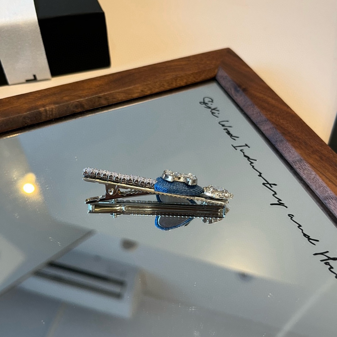 pChanel香奈儿新款发夹