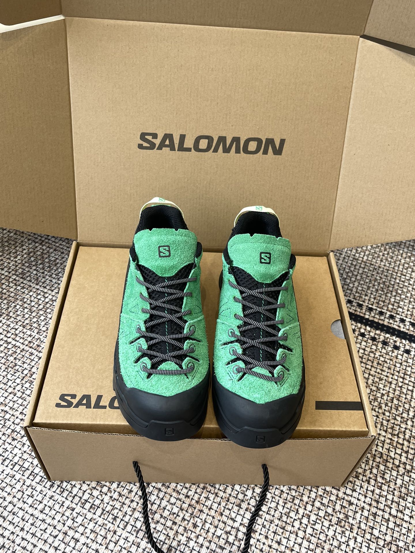 NO:564587,Salomon 25ss New Aero Glide3 Grvl Running Shoe Sneakers Salomon's products are known for their superior quality and unique design, focusing on functionality and durability while also taking into account fashion. Can provide protection for your feet in various terrains. Upper Niujing. Mesh lining. Outsole. Original molded outsole. Size: 35-39 for women, 40-44 for men (40 for women and 45 for men, customized), casual shoes/sports shoes, loro piana, sneakers19860909Salomon萨洛蒙 25ss新款Aero Glide3 Grvl跑鞋 运动鞋 Salomon 的产品以卓越的品质和独特的设计著称 注重产品的功能性和耐用性 同时兼顾时尚感 X-ALP SUEDE 是一款扎根于 Salomon 登山历史的鞋款 其灵感源自适合穿越岩石地形和山路的登山鞋 这款混合鞋款采用优质设计 包括长绒面革鞋面 橡胶鞋头和侧边动力带 可在各种地形中为您的双脚提供保护 鞋面牛京 内里网布 大底原版开模大底 码数女款35-39 男款40-44 (女40男45定做),休闲鞋/运动鞋,loro piana,sneakers,Women's Shoes