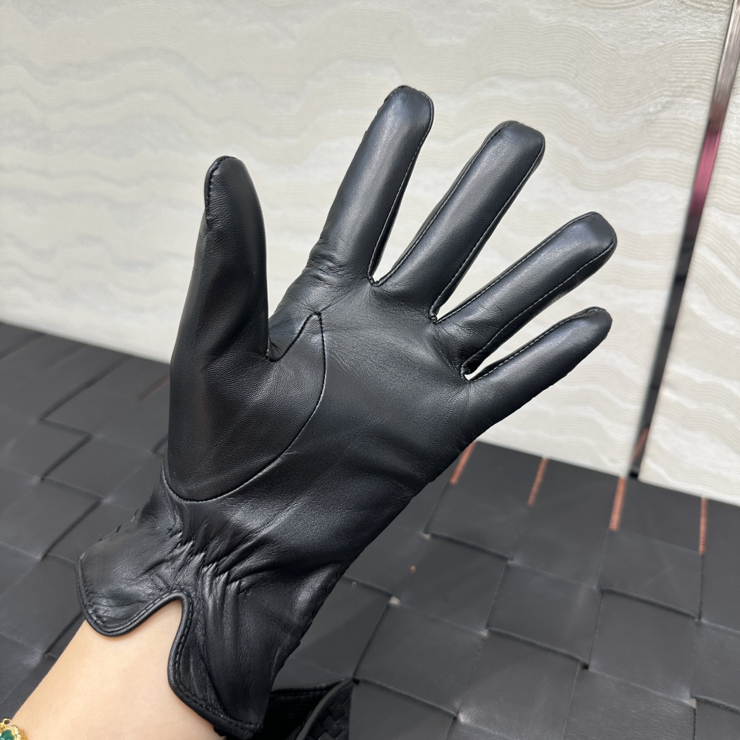 暖心又暖身的礼物来啦🎁自留款推荐独家首发❤️原单品质！时髦精必备单品！BV手工编织小羊皮手套！真的绝好看