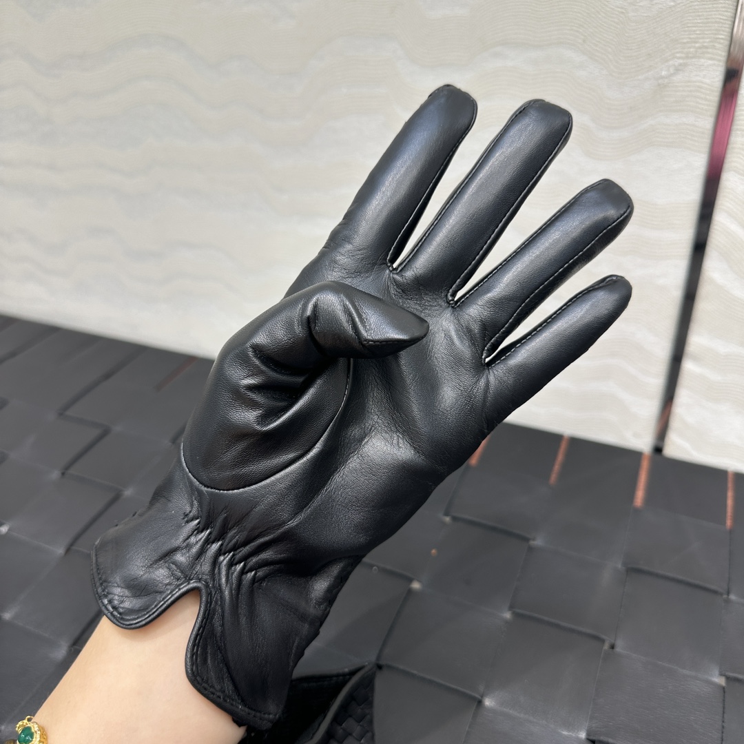 暖心又暖身的礼物来啦🎁自留款推荐独家首发❤️原单品质！时髦精必备单品！BV手工编织小羊皮手套！真的绝好看