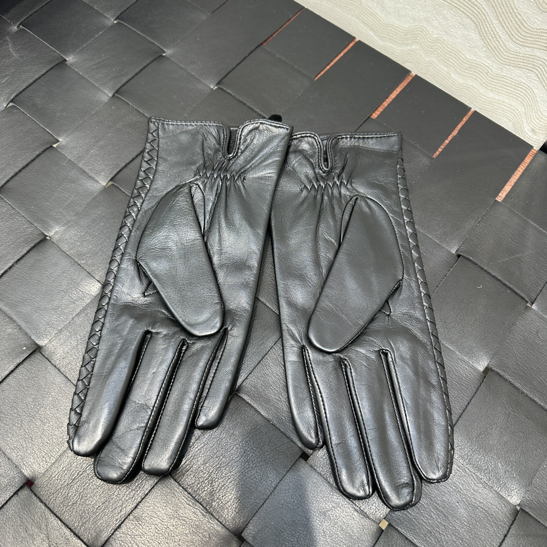 暖心又暖身的礼物来啦🎁自留款推荐独家首发❤️原单品质！时髦精必备单品！BV手工编织小羊皮手套！真的绝好看