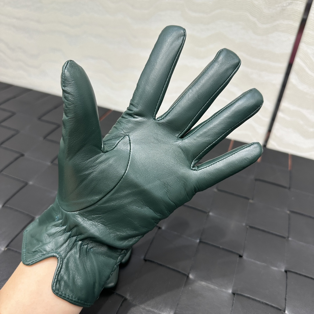 暖心又暖身的礼物来啦🎁自留款推荐独家首发❤️原单品质！时髦精必备单品！BV手工编织小羊皮手套！真的绝好看