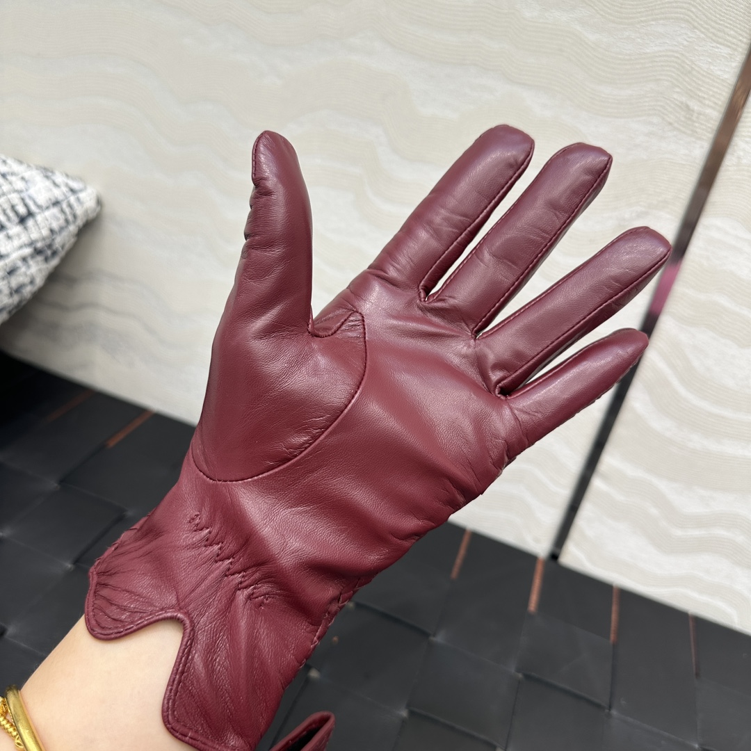 暖心又暖身的礼物来啦🎁自留款推荐独家首发❤️原单品质！时髦精必备单品！BV手工编织小羊皮手套！真的绝好看