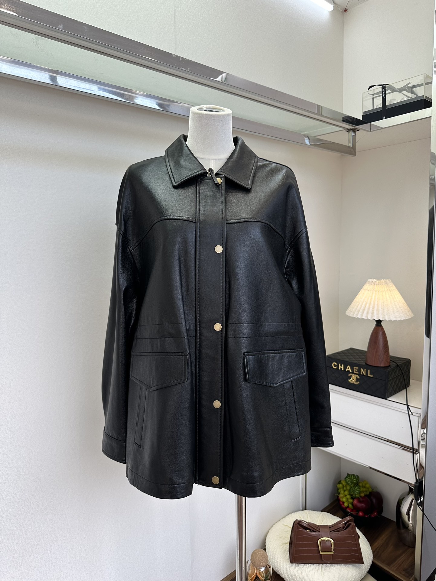 NO:676873,25 F Vegetable soft sheepskin imported from New Zealand, can be tied at the waist to tighten the waist ●SIZE s m l ●, women's clothing, sheepskin,1986090925 F 新西兰进口植柔绵羊皮 腰内可系带收腰 ●SIZE s m l ●,女装,sheepskin,,Women's clothing