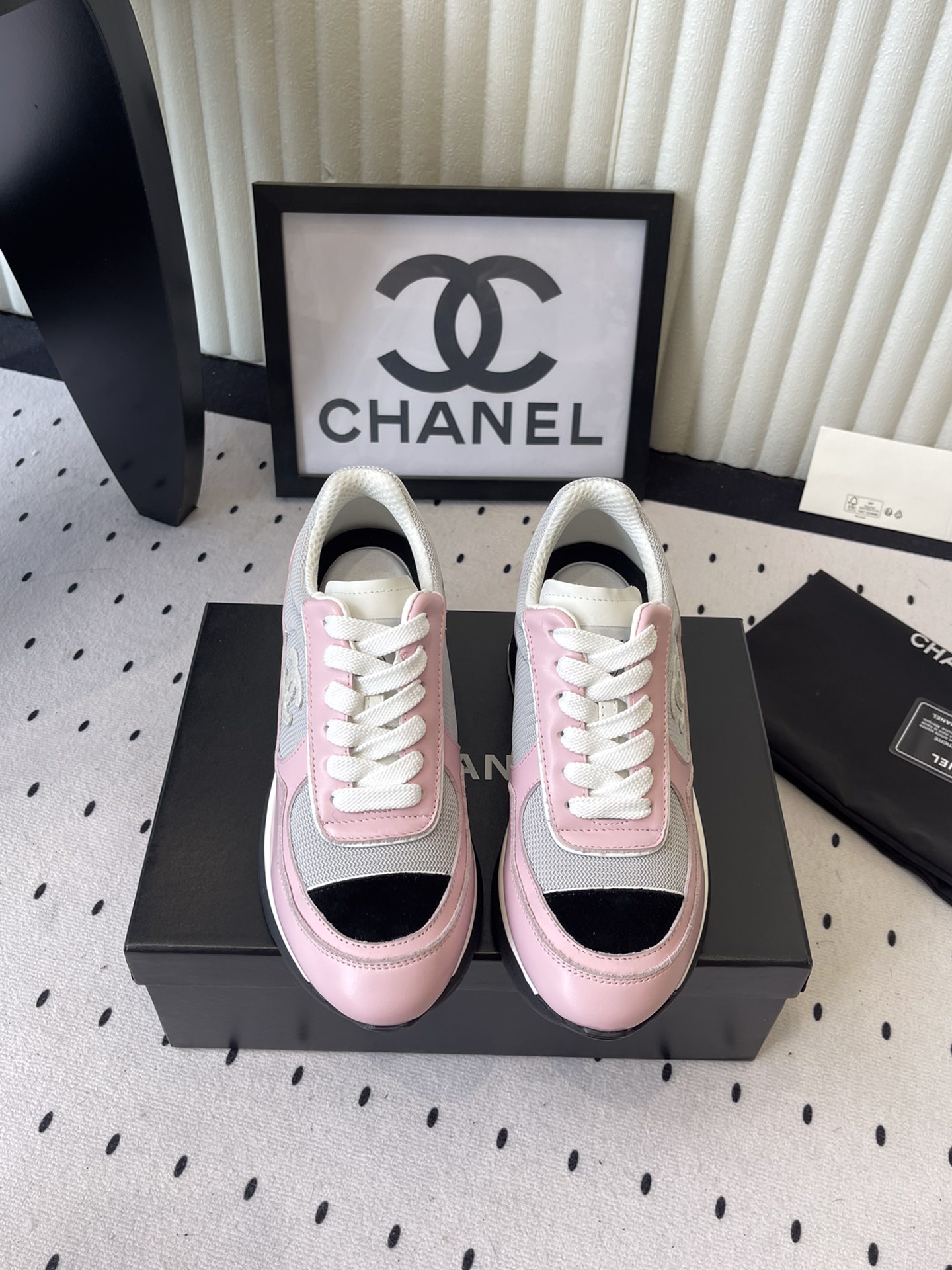 NO:545901,Chanel new high-heel thick-soled sneakers, high-version shipment, the most anticipated hit this year, the heart-warming and fashionable feeling doubles at a glance, the legs are particularly shaped with the legs, the original imported cowhide breathable mesh upper, the original TU outsole, the heel height is 6cm Size: 35-40 (41 custom made), casual shoes/sports shoes, chanel, sneakers, cowhide19860909Chanel新款高跟厚底运动鞋 高版本出货 今年期待最高的爆款 一眼心动时髦感倍增 上脚特显腿型 原版进口牛皮透气网鞋面 原版TU大底 跟高6cm Size: 35-40 (41订做),休闲鞋/运动鞋,chanel,sneakers,cowhide,Women's Shoes