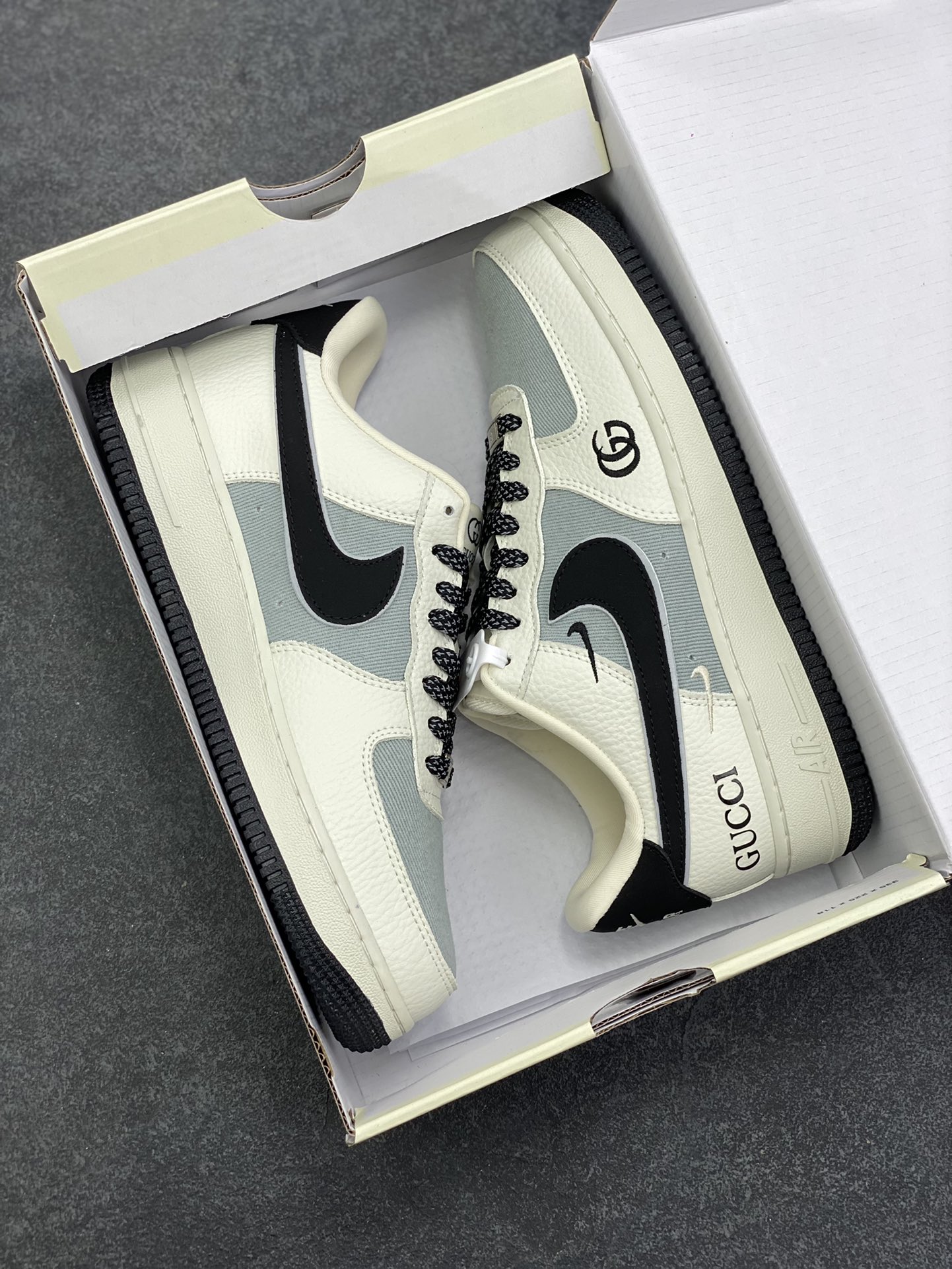 图片[9]-NIke Air Force 1 \’07 Low GUCCI 联名–白灰黑空军一号低帮 运动鞋 休闲鞋 折边针车 防水帆布 工艺难度大 原楦头原纸板 高端定制鞋盒 原厂鞋底 超高清洁度 细节完美 货号：YF9511-808 尺码：36 36.5 37.5 38 38.5 39 40 40.5 41 42 42.5 43 44 44.5 45-选品中心
