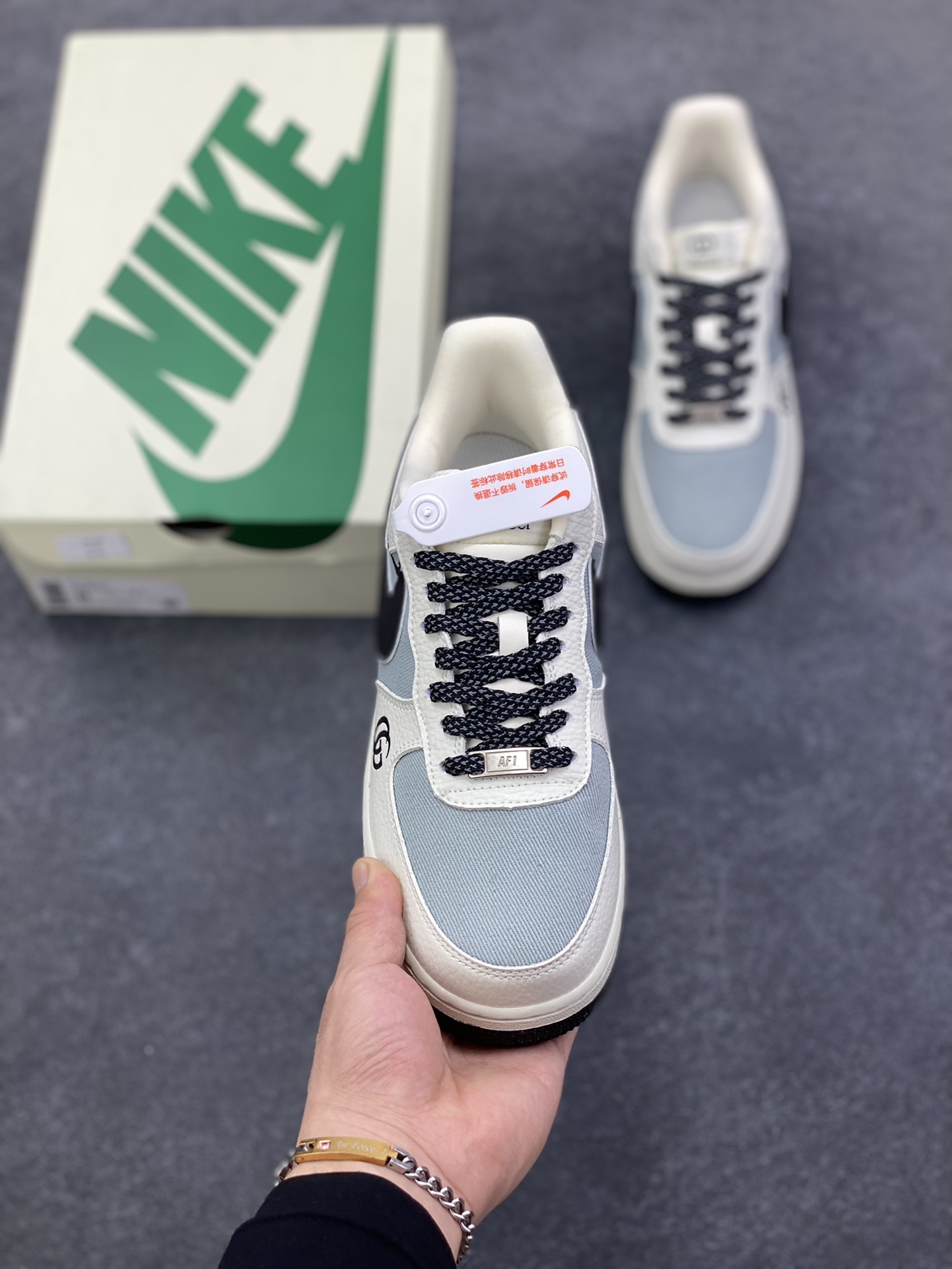 图片[2]-NIke Air Force 1 \’07 Low GUCCI 联名–白灰黑空军一号低帮 运动鞋 休闲鞋 折边针车 防水帆布 工艺难度大 原楦头原纸板 高端定制鞋盒 原厂鞋底 超高清洁度 细节完美 货号：YF9511-808 尺码：36 36.5 37.5 38 38.5 39 40 40.5 41 42 42.5 43 44 44.5 45-选品中心