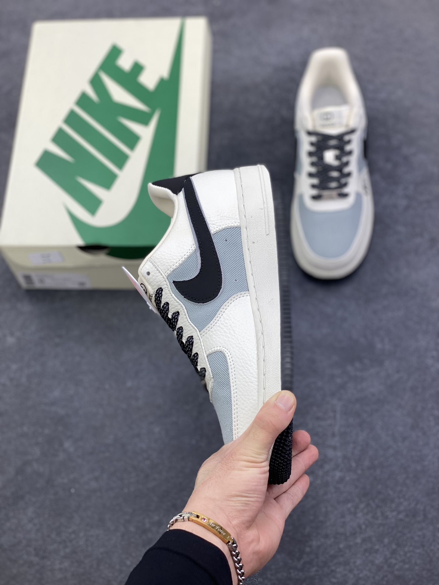 图片[3]-NIke Air Force 1 \’07 Low GUCCI 联名–白灰黑空军一号低帮 运动鞋 休闲鞋 折边针车 防水帆布 工艺难度大 原楦头原纸板 高端定制鞋盒 原厂鞋底 超高清洁度 细节完美 货号：YF9511-808 尺码：36 36.5 37.5 38 38.5 39 40 40.5 41 42 42.5 43 44 44.5 45-选品中心