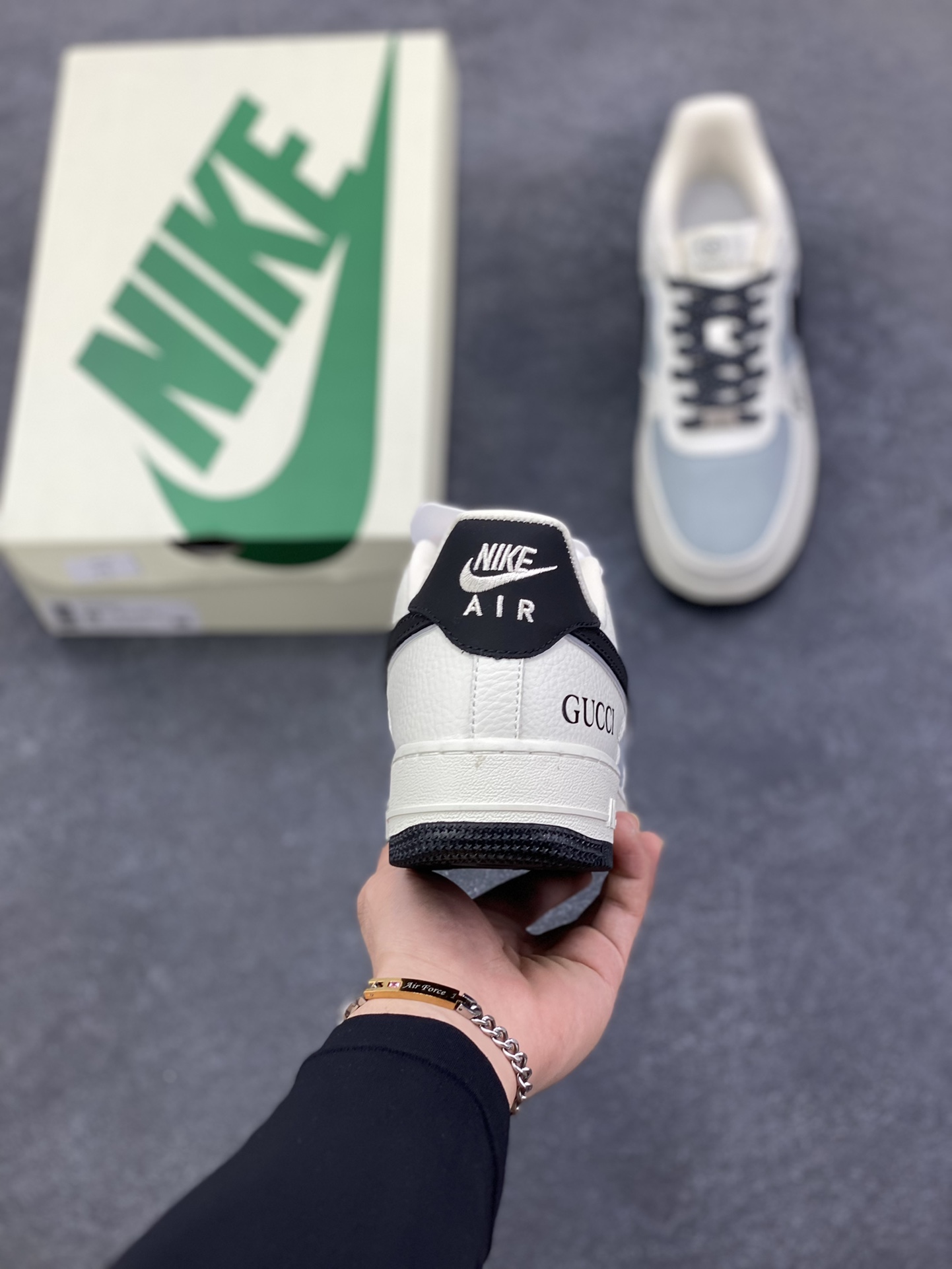 图片[4]-NIke Air Force 1 \’07 Low GUCCI 联名–白灰黑空军一号低帮 运动鞋 休闲鞋 折边针车 防水帆布 工艺难度大 原楦头原纸板 高端定制鞋盒 原厂鞋底 超高清洁度 细节完美 货号：YF9511-808 尺码：36 36.5 37.5 38 38.5 39 40 40.5 41 42 42.5 43 44 44.5 45-选品中心