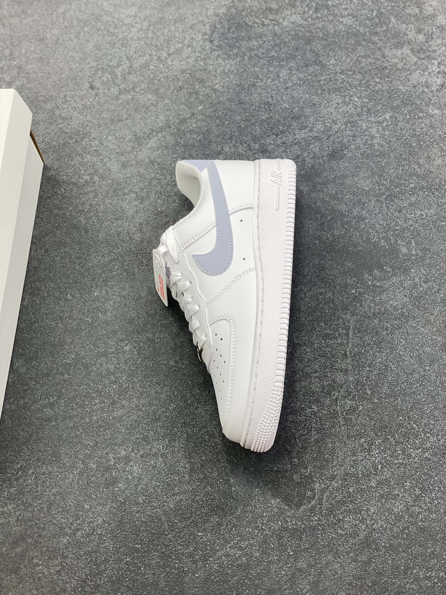 图片[7]-HY版本💯 Nike Air Force 1‘07 Low 白浅灰 空军一号低帮休闲板鞋 原楦头原纸板 打造纯正空军版型#专注外贸渠道 全掌内置蜂窝气垫 #原盒配件 原厂中底钢印、拉帮完美 货号：FJ4146-117 尺码：36 36.5 37.5 38 38.5 39 40 40.5 41 42 42.5 43 44 44.5 45-选品中心