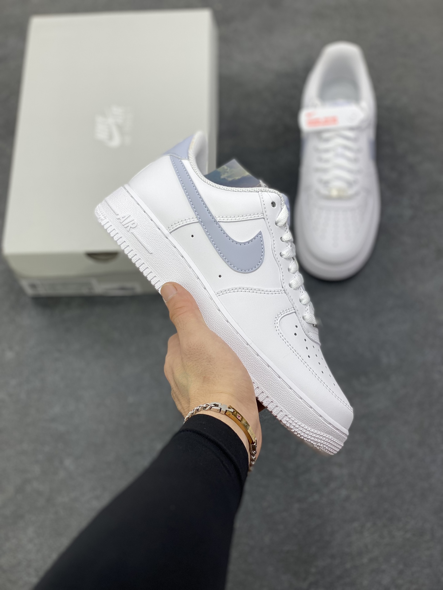 HY版本💯 Nike Air Force 1‘07 Low 白浅灰 空军一号低帮休闲板鞋 原楦头原纸板 打造纯正空军版型#专注外贸渠道 全掌内置蜂窝气垫 #原盒配件 原厂中底钢印、拉帮完美 货号：FJ4146-117 尺码：36 36.5 37.5 38 38.5 39 40 40.5 41 42 42.5 43 44 44.5 45-选品中心
