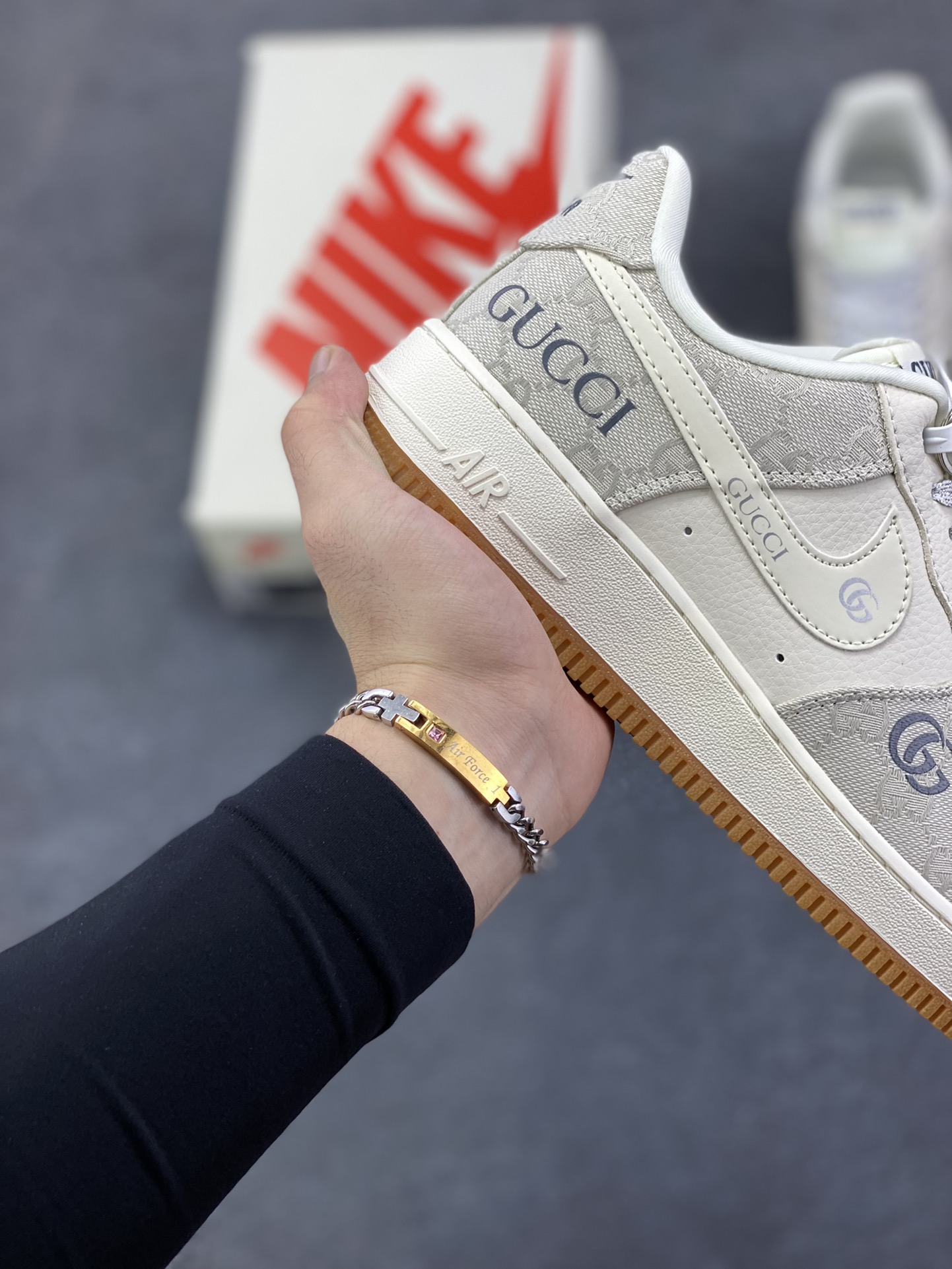 图片[6]-NIke Air Force 1 \’07 Low “古驰联名——烟灰生胶”空军一号 低帮 运动鞋 休闲鞋 折边针车 工艺难度大 原楦头原纸板 原装鞋盒 定制五金配件 内置全掌气垫 原厂鞋底 货号：DK0188-084 尺码：36 36.5 37.5 38 38.5 39 40 40.5 41 42 42.5 43 44 44.5 45-选品中心