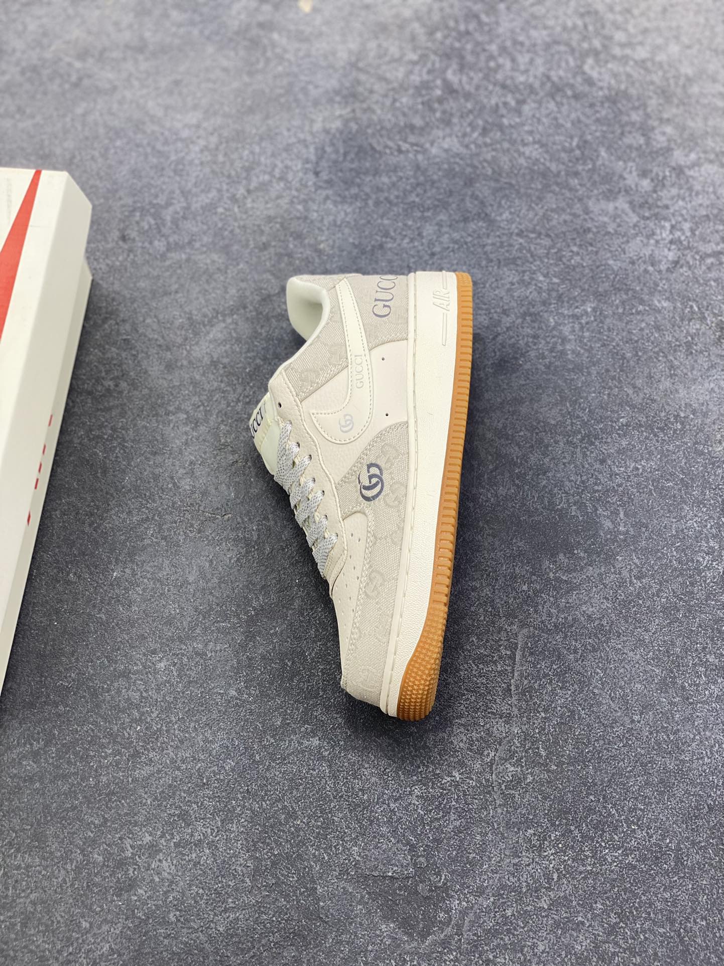 图片[7]-NIke Air Force 1 \’07 Low “古驰联名——烟灰生胶”空军一号 低帮 运动鞋 休闲鞋 折边针车 工艺难度大 原楦头原纸板 原装鞋盒 定制五金配件 内置全掌气垫 原厂鞋底 货号：DK0188-084 尺码：36 36.5 37.5 38 38.5 39 40 40.5 41 42 42.5 43 44 44.5 45-选品中心