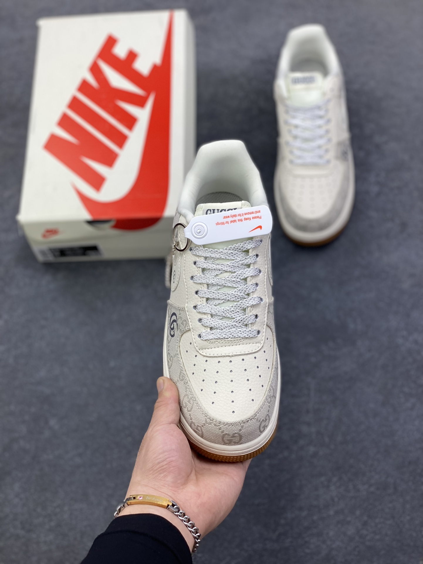 图片[2]-NIke Air Force 1 \’07 Low “古驰联名——烟灰生胶”空军一号 低帮 运动鞋 休闲鞋 折边针车 工艺难度大 原楦头原纸板 原装鞋盒 定制五金配件 内置全掌气垫 原厂鞋底 货号：DK0188-084 尺码：36 36.5 37.5 38 38.5 39 40 40.5 41 42 42.5 43 44 44.5 45-选品中心