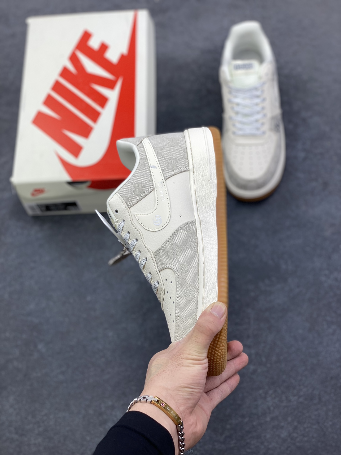 图片[3]-NIke Air Force 1 \’07 Low “古驰联名——烟灰生胶”空军一号 低帮 运动鞋 休闲鞋 折边针车 工艺难度大 原楦头原纸板 原装鞋盒 定制五金配件 内置全掌气垫 原厂鞋底 货号：DK0188-084 尺码：36 36.5 37.5 38 38.5 39 40 40.5 41 42 42.5 43 44 44.5 45-选品中心