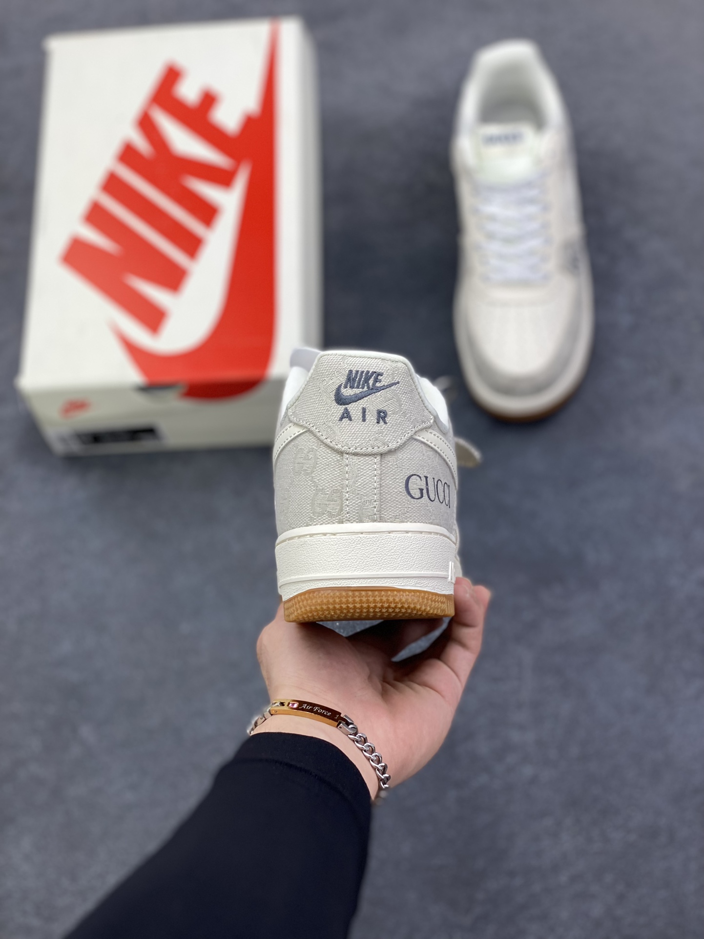 图片[4]-NIke Air Force 1 \’07 Low “古驰联名——烟灰生胶”空军一号 低帮 运动鞋 休闲鞋 折边针车 工艺难度大 原楦头原纸板 原装鞋盒 定制五金配件 内置全掌气垫 原厂鞋底 货号：DK0188-084 尺码：36 36.5 37.5 38 38.5 39 40 40.5 41 42 42.5 43 44 44.5 45-选品中心