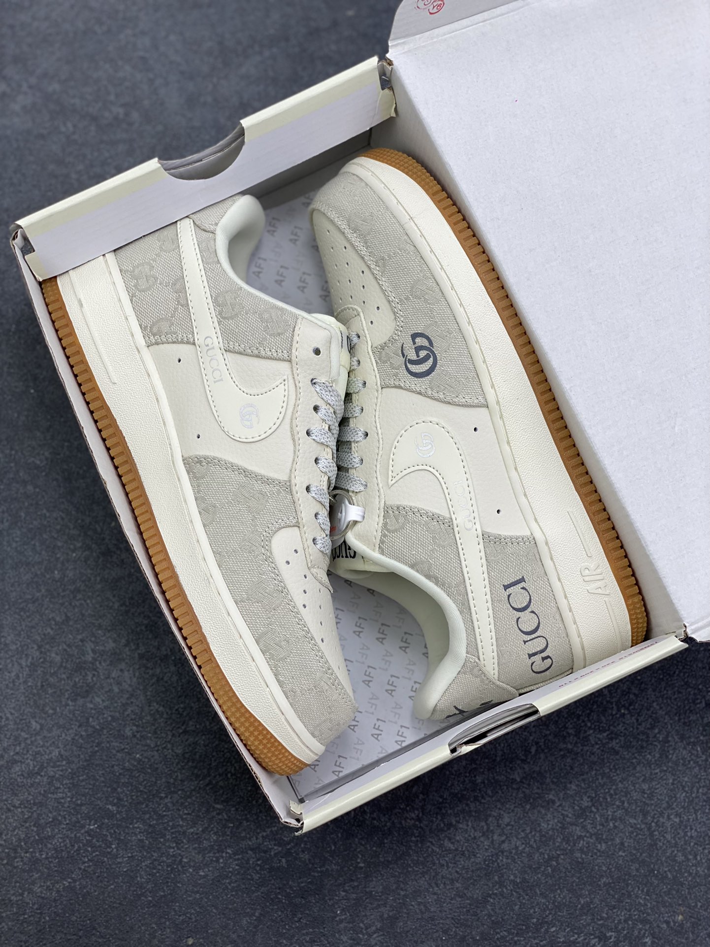 图片[9]-NIke Air Force 1 \’07 Low “古驰联名——烟灰生胶”空军一号 低帮 运动鞋 休闲鞋 折边针车 工艺难度大 原楦头原纸板 原装鞋盒 定制五金配件 内置全掌气垫 原厂鞋底 货号：DK0188-084 尺码：36 36.5 37.5 38 38.5 39 40 40.5 41 42 42.5 43 44 44.5 45-选品中心