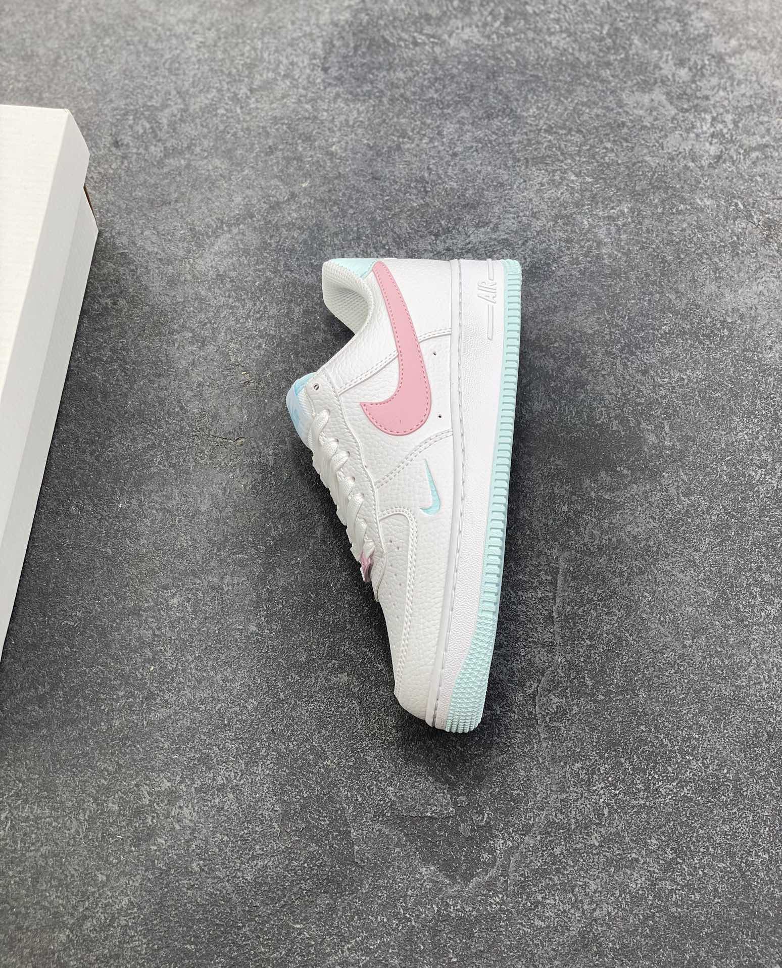 图片[7]-福利特价 Nike Air Force 1 Low 白粉 空军一号低帮运动休闲板鞋 原楦头原纸板 打造纯正空军版型 专注外贸渠道 全掌内置蜂窝气垫 原盒配件 原厂中底钢印、拉帮完美 货号：IH0640-161 尺码：36 36.5 37.5 38 38.5 39 40-选品中心