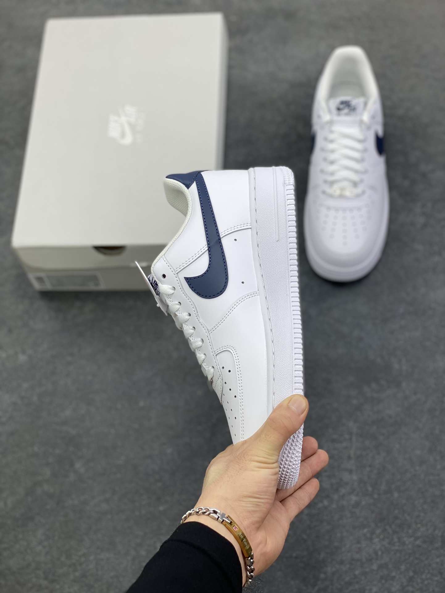 图片[3]-Nike Air Force 1 Low 白深蓝 空军一号低帮运动休闲板鞋 原楦头原纸板 打造纯正空军版型 专注外贸渠道 全掌内置蜂窝气垫 原盒配件 原厂中底钢印、拉帮完美 货号：FJ4146-119 尺码：36 36.5 37.5 38 38.5 39 40 40.5 41 42 42.5 43 44 44.5 45-选品中心