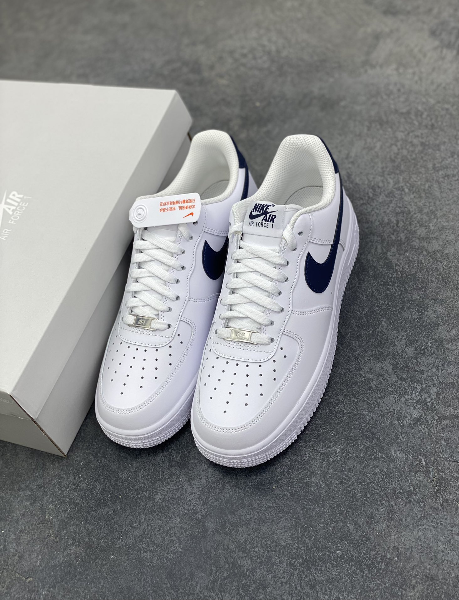 图片[8]-Nike Air Force 1 Low 白深蓝 空军一号低帮运动休闲板鞋 原楦头原纸板 打造纯正空军版型 专注外贸渠道 全掌内置蜂窝气垫 原盒配件 原厂中底钢印、拉帮完美 货号：FJ4146-119 尺码：36 36.5 37.5 38 38.5 39 40 40.5 41 42 42.5 43 44 44.5 45-选品中心