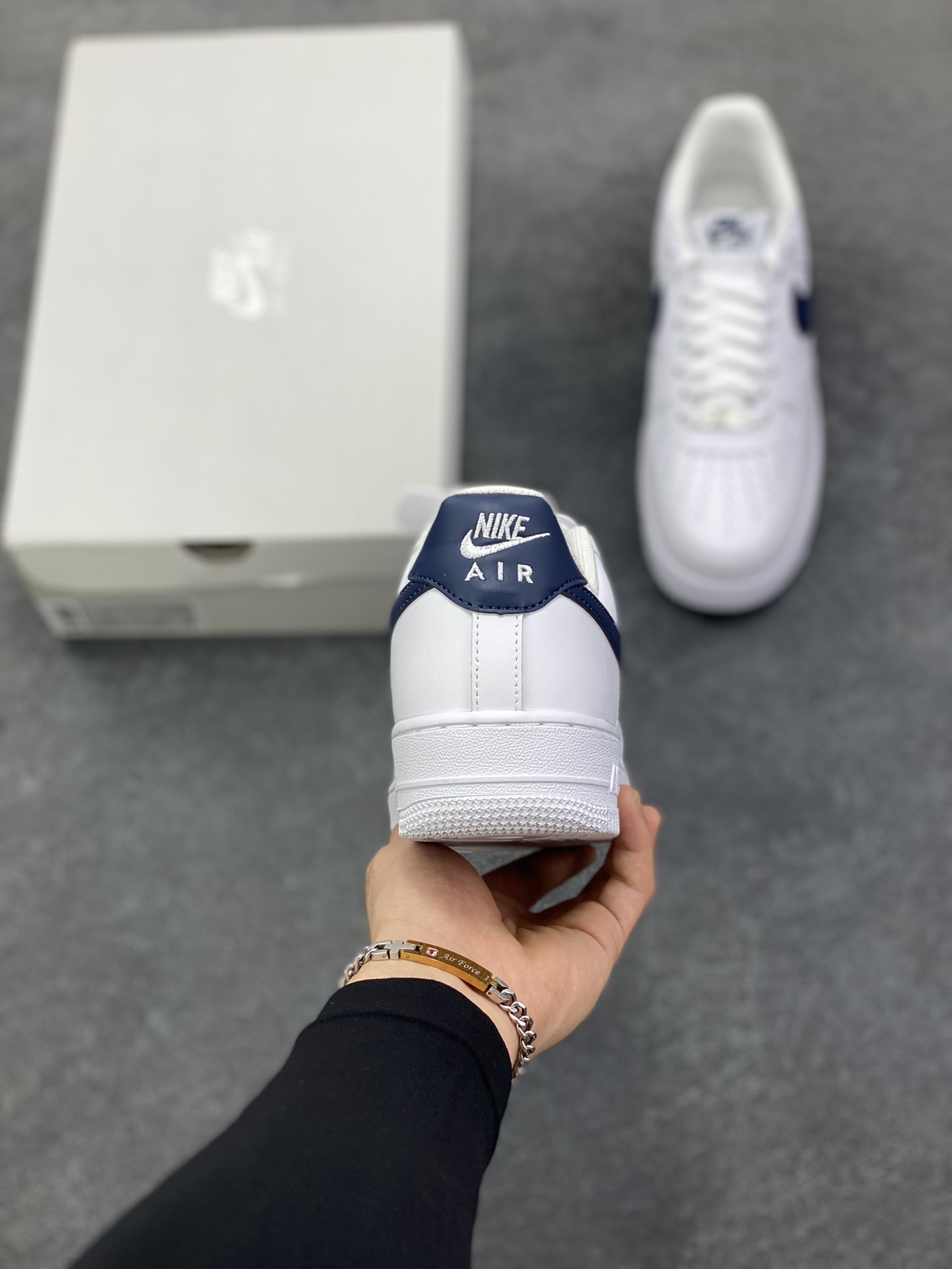 图片[4]-Nike Air Force 1 Low 白深蓝 空军一号低帮运动休闲板鞋 原楦头原纸板 打造纯正空军版型 专注外贸渠道 全掌内置蜂窝气垫 原盒配件 原厂中底钢印、拉帮完美 货号：FJ4146-119 尺码：36 36.5 37.5 38 38.5 39 40 40.5 41 42 42.5 43 44 44.5 45-选品中心
