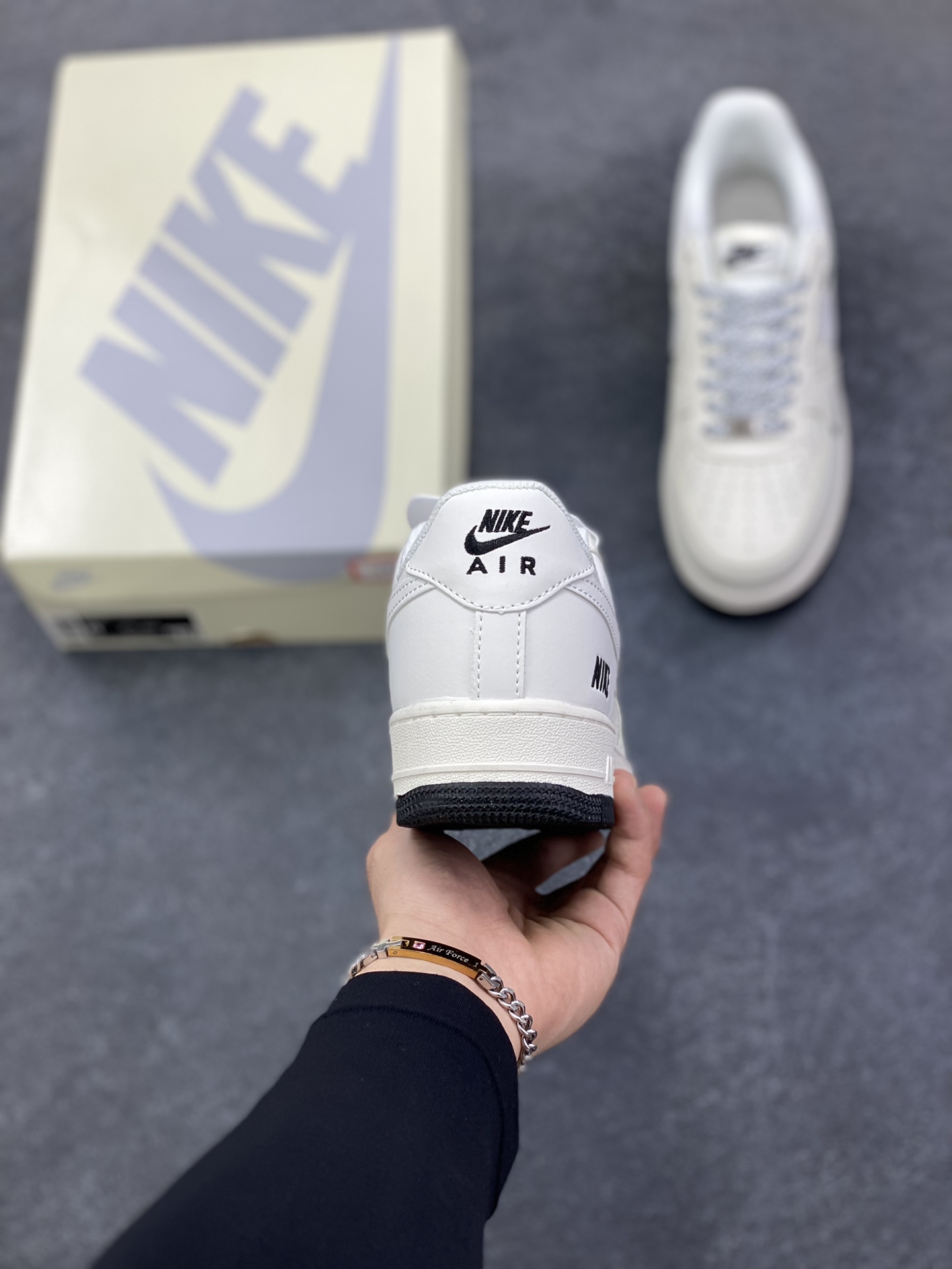 图片[4]-Nike Air Force 1 Low 空军一号低帮百搭休闲运动板鞋。柔软、弹性十足的缓震性能和出色的中底设计，横跨复古与现代的外型结合，造就出风靡全球三十多年的Force 1，直到今天还深受青睐。 货号：XX3168-183 尺码：36 36.5 37.5 38 38.5 39 40 40.5 41 42 42.5 43 44 44.5 45-选品中心
