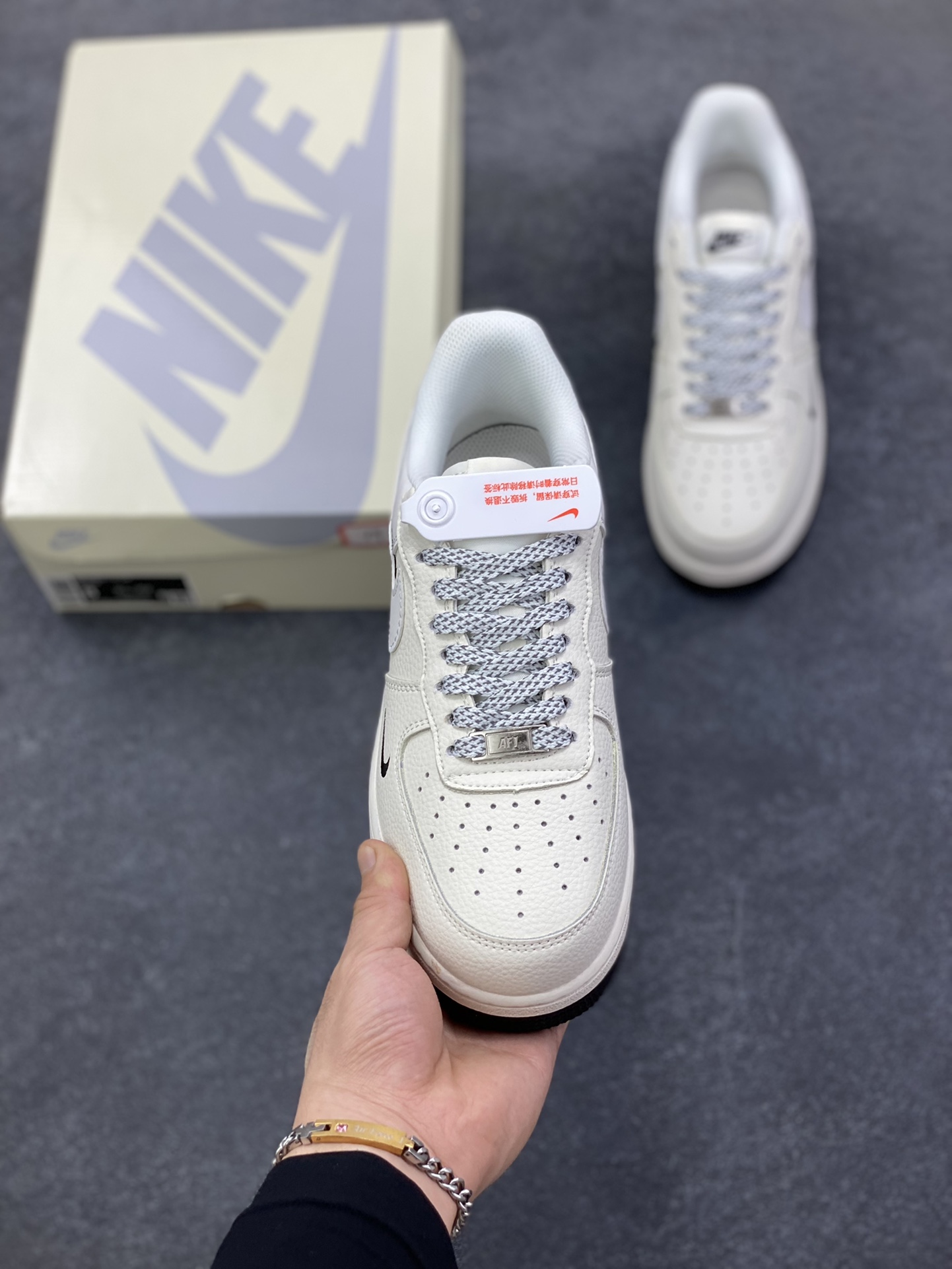 图片[2]-Nike Air Force 1 Low 空军一号低帮百搭休闲运动板鞋。柔软、弹性十足的缓震性能和出色的中底设计，横跨复古与现代的外型结合，造就出风靡全球三十多年的Force 1，直到今天还深受青睐。 货号：XX3168-183 尺码：36 36.5 37.5 38 38.5 39 40 40.5 41 42 42.5 43 44 44.5 45-选品中心