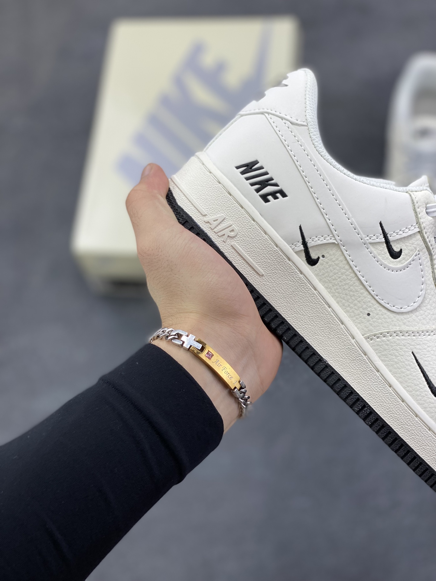 图片[6]-Nike Air Force 1 Low 空军一号低帮百搭休闲运动板鞋。柔软、弹性十足的缓震性能和出色的中底设计，横跨复古与现代的外型结合，造就出风靡全球三十多年的Force 1，直到今天还深受青睐。 货号：XX3168-183 尺码：36 36.5 37.5 38 38.5 39 40 40.5 41 42 42.5 43 44 44.5 45-选品中心