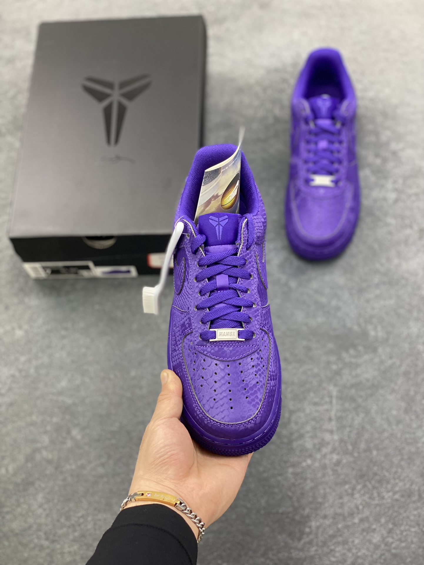 图片[2]-HY版本💯 Nike Air Force 1 Low 科比 空军一号低帮运动休闲板鞋 原楦头原纸板 打造纯正空军版型 专注外贸渠道 全掌内置蜂窝气垫 原盒配件 原厂中底钢印、拉帮完美 货号：IB0018-500 尺码：36 36.5 37.5 38 38.5 39 40 40.5 41 42 42.5 43 44 44.5 45 46-选品中心