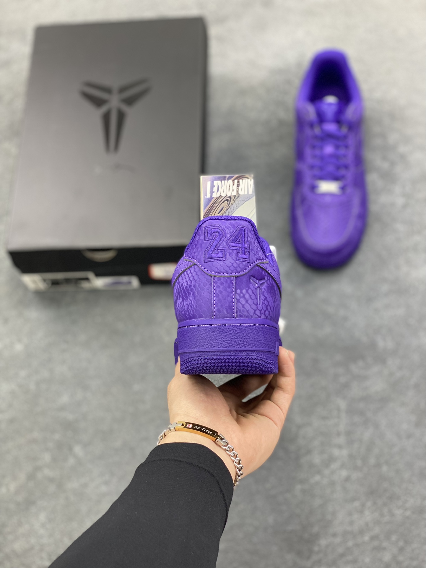 图片[4]-HY版本💯 Nike Air Force 1 Low 科比 空军一号低帮运动休闲板鞋 原楦头原纸板 打造纯正空军版型 专注外贸渠道 全掌内置蜂窝气垫 原盒配件 原厂中底钢印、拉帮完美 货号：IB0018-500 尺码：36 36.5 37.5 38 38.5 39 40 40.5 41 42 42.5 43 44 44.5 45 46-选品中心