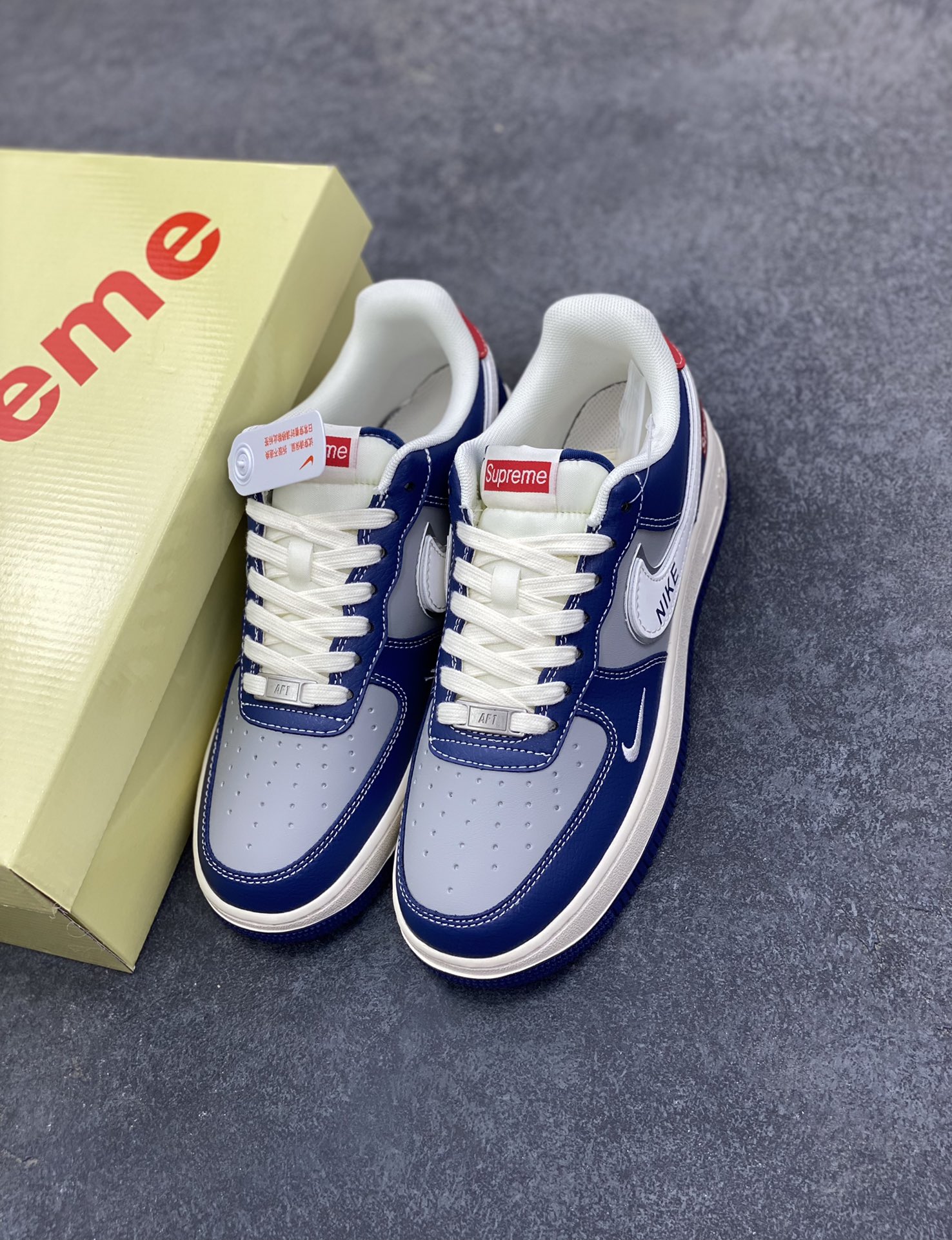 图片[8]-高端定制Nike Air Force 1 \’07 Low “Superme联名—— 白蓝灰红” Nike印花 高端定制 低帮休闲板鞋 定制鞋盒 大厂纯原品质出货 超高清洁度 皮料切割干净无任何毛边 细节完美 货号：XD2588-602 尺码：36 36.5 37.5 38 38.5 39 40 40.5 41 42 42.5 43 44 44.5 45-选品中心