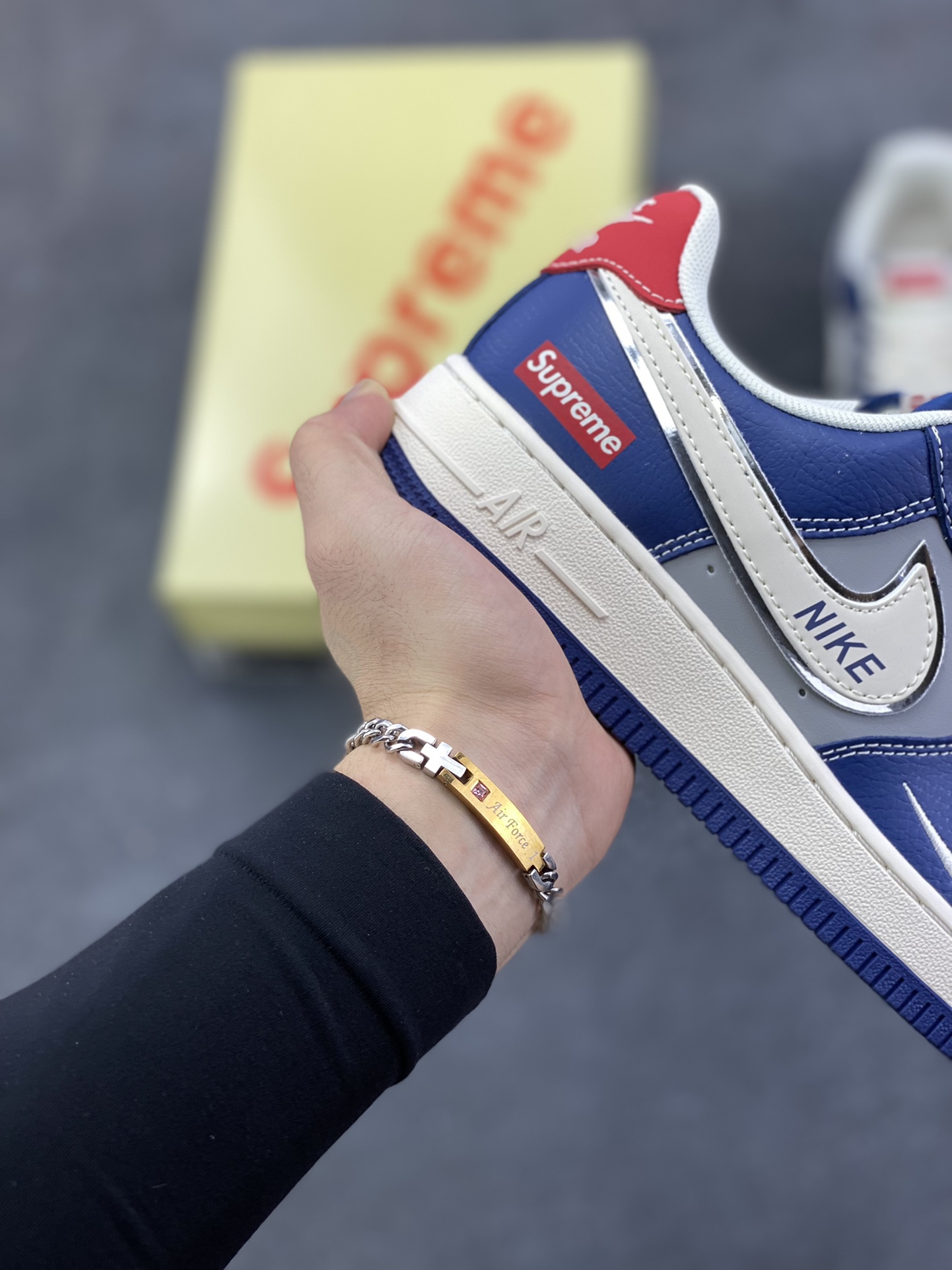 图片[6]-高端定制Nike Air Force 1 \’07 Low “Superme联名—— 白蓝灰红” Nike印花 高端定制 低帮休闲板鞋 定制鞋盒 大厂纯原品质出货 超高清洁度 皮料切割干净无任何毛边 细节完美 货号：XD2588-602 尺码：36 36.5 37.5 38 38.5 39 40 40.5 41 42 42.5 43 44 44.5 45-选品中心