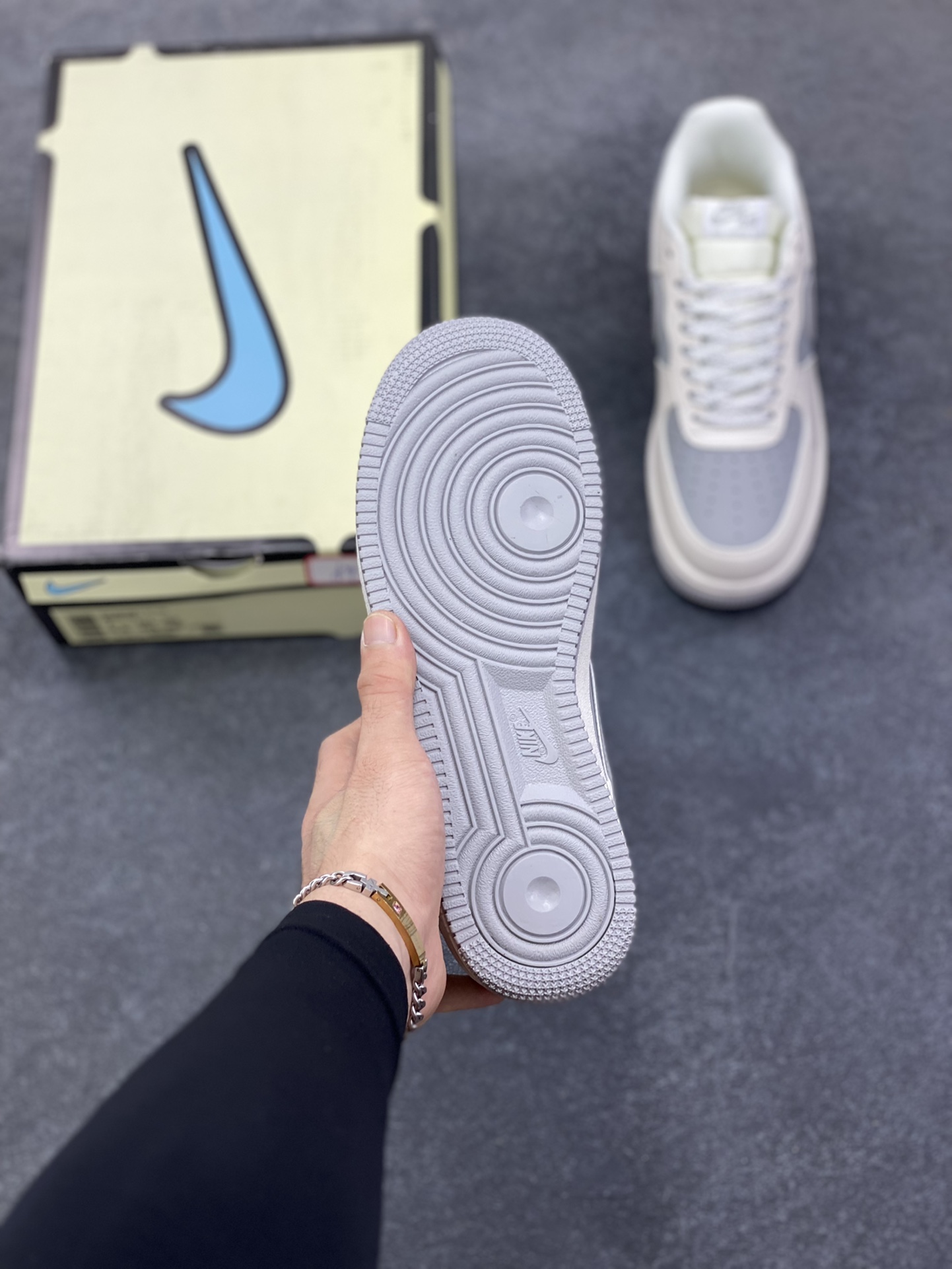 图片[5]-福利特价 Nike Air Force 1 Low \’07 “Keep Fresh”小勾低帮空军一号休闲板鞋 定制皮料 专属鞋盒 原楦原纸板 纯正空军版型 高清洁度 内置全掌气垫 货号：BM2023-101 尺码：36 36.5 37.5 38 38.5 39 40 40.5 41 42 42.5 43 44 44.5 45-选品中心