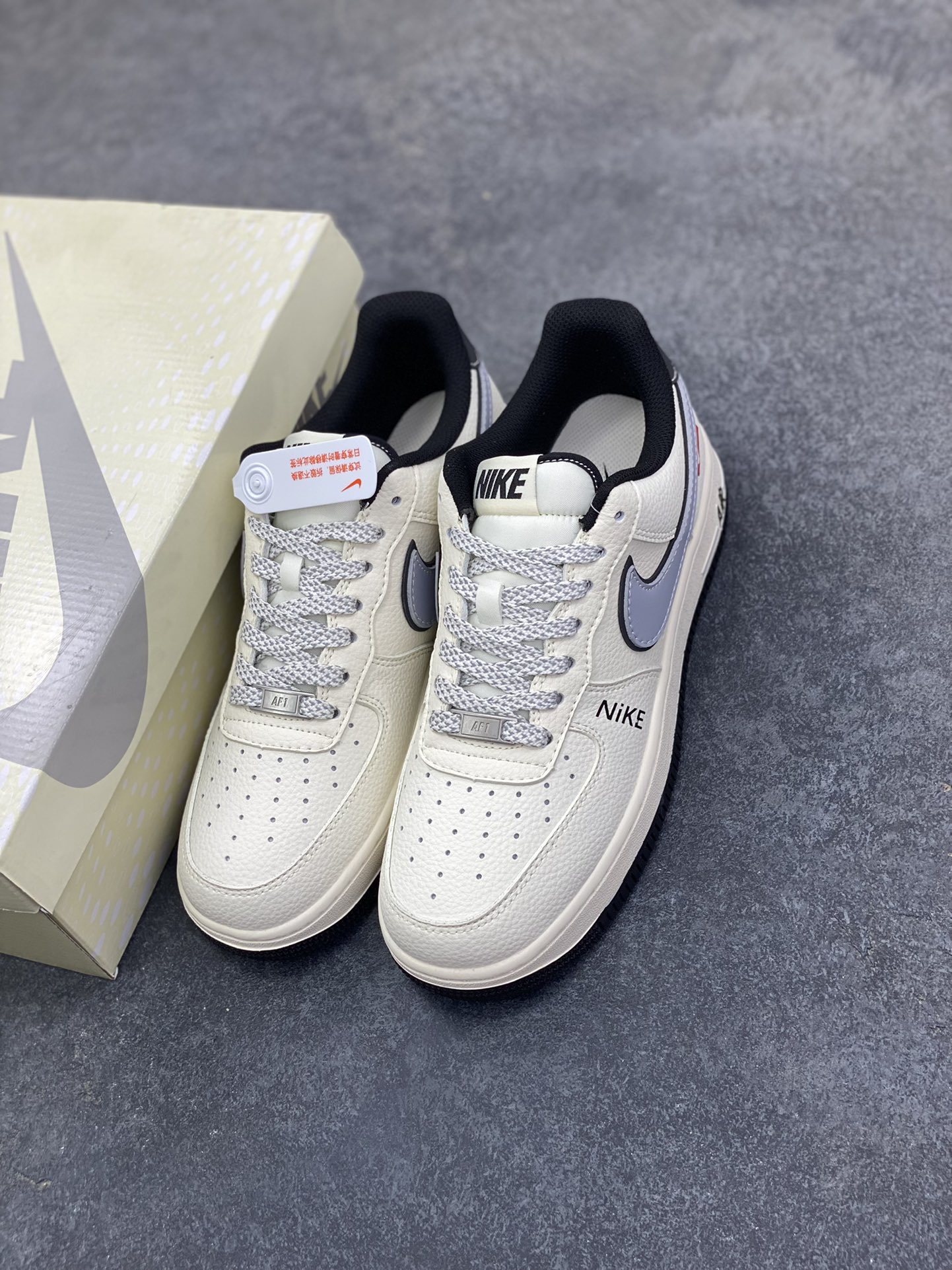 图片[8]-NIke Air Force 1 \’07 Low “NIKE——米灰黑字母”空军一号 低帮 运动鞋 休闲鞋 折边针车 工艺难度大 原楦头原纸板 原装鞋盒 定制五金配件 内置全掌气垫 原厂鞋底 货号：JS8028-018 尺码：36 36.5 37.5 38 38.5 39 40 40.5 41 42 42.5 43 44 44.5 45-选品中心