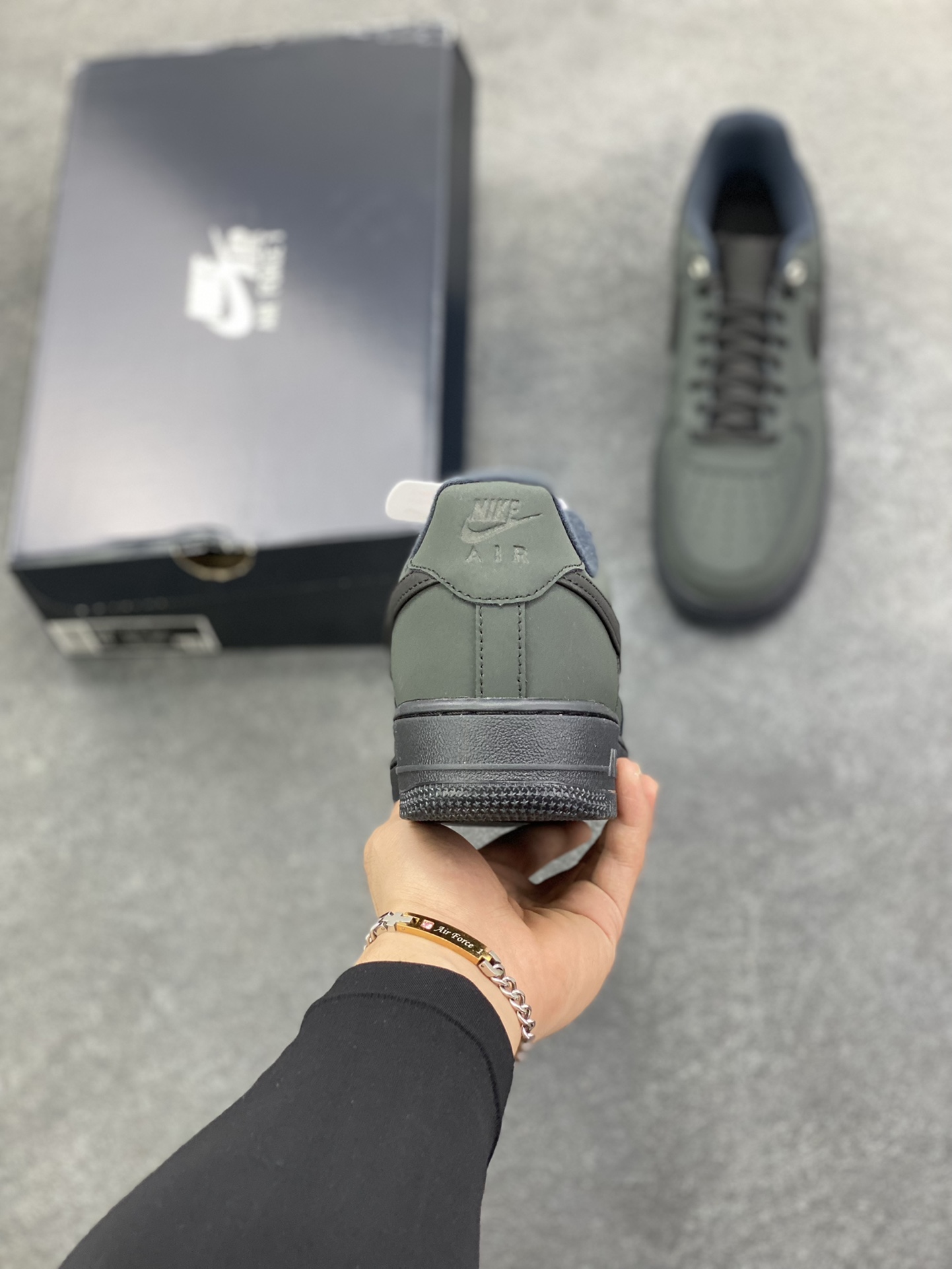 图片[4]-Nike Air Force 1 Low 墨绿黑 空军一号低帮运动休闲板鞋 原楦头原纸板 打造纯正空军版型 专注外贸渠道 全掌内置蜂窝气垫 原盒配件 原厂中底钢印、拉帮完美 货号：CJ9179-001 尺码：36 36.5 37.5 38 38.5 39 40 40.5 41 42 42.5 43 44 44.5 45-选品中心
