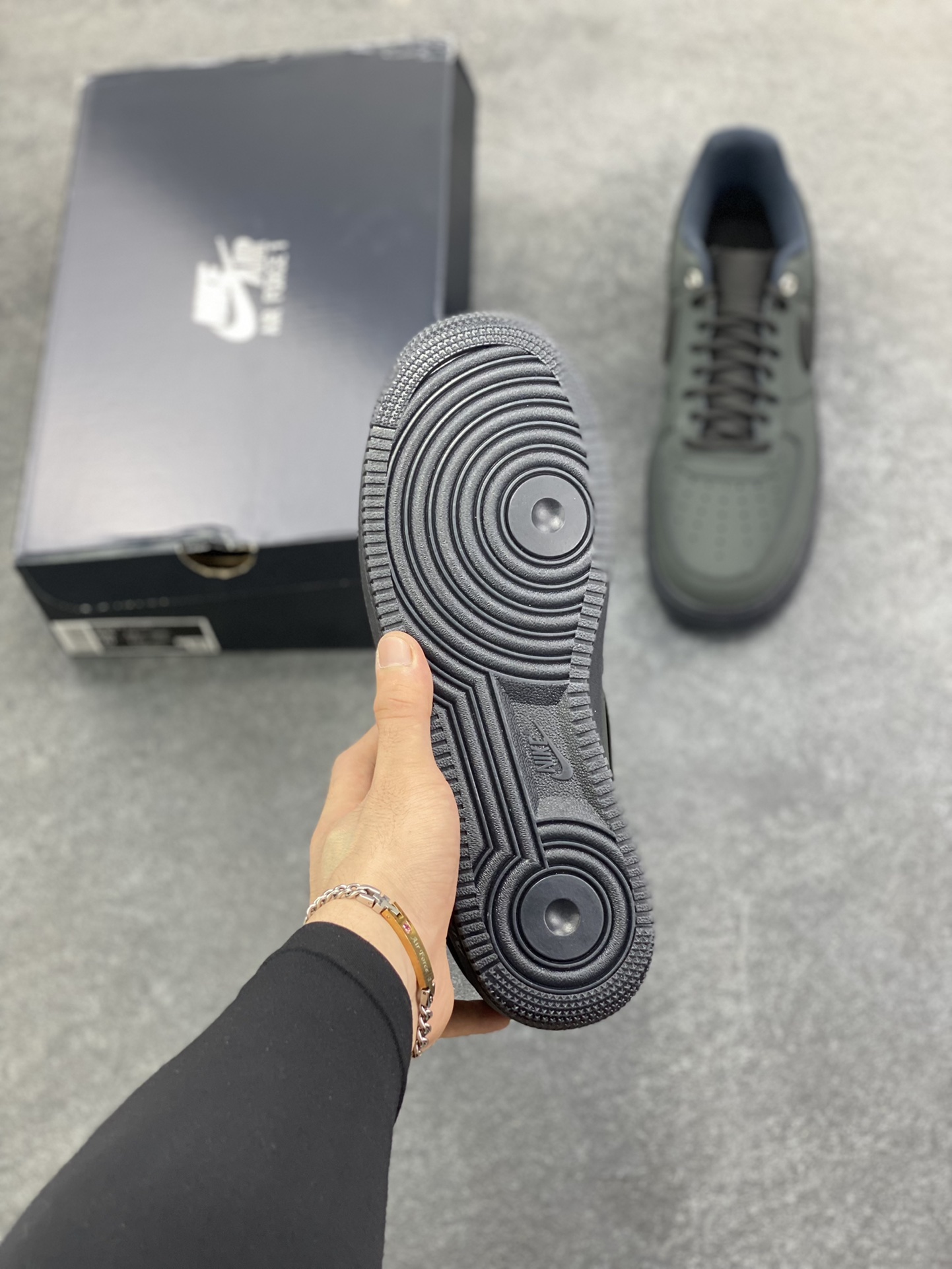 图片[5]-Nike Air Force 1 Low 墨绿黑 空军一号低帮运动休闲板鞋 原楦头原纸板 打造纯正空军版型 专注外贸渠道 全掌内置蜂窝气垫 原盒配件 原厂中底钢印、拉帮完美 货号：CJ9179-001 尺码：36 36.5 37.5 38 38.5 39 40 40.5 41 42 42.5 43 44 44.5 45-选品中心