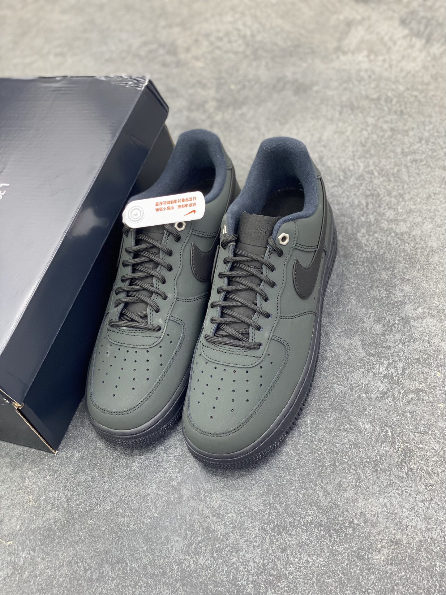 图片[8]-Nike Air Force 1 Low 墨绿黑 空军一号低帮运动休闲板鞋 原楦头原纸板 打造纯正空军版型 专注外贸渠道 全掌内置蜂窝气垫 原盒配件 原厂中底钢印、拉帮完美 货号：CJ9179-001 尺码：36 36.5 37.5 38 38.5 39 40 40.5 41 42 42.5 43 44 44.5 45-选品中心