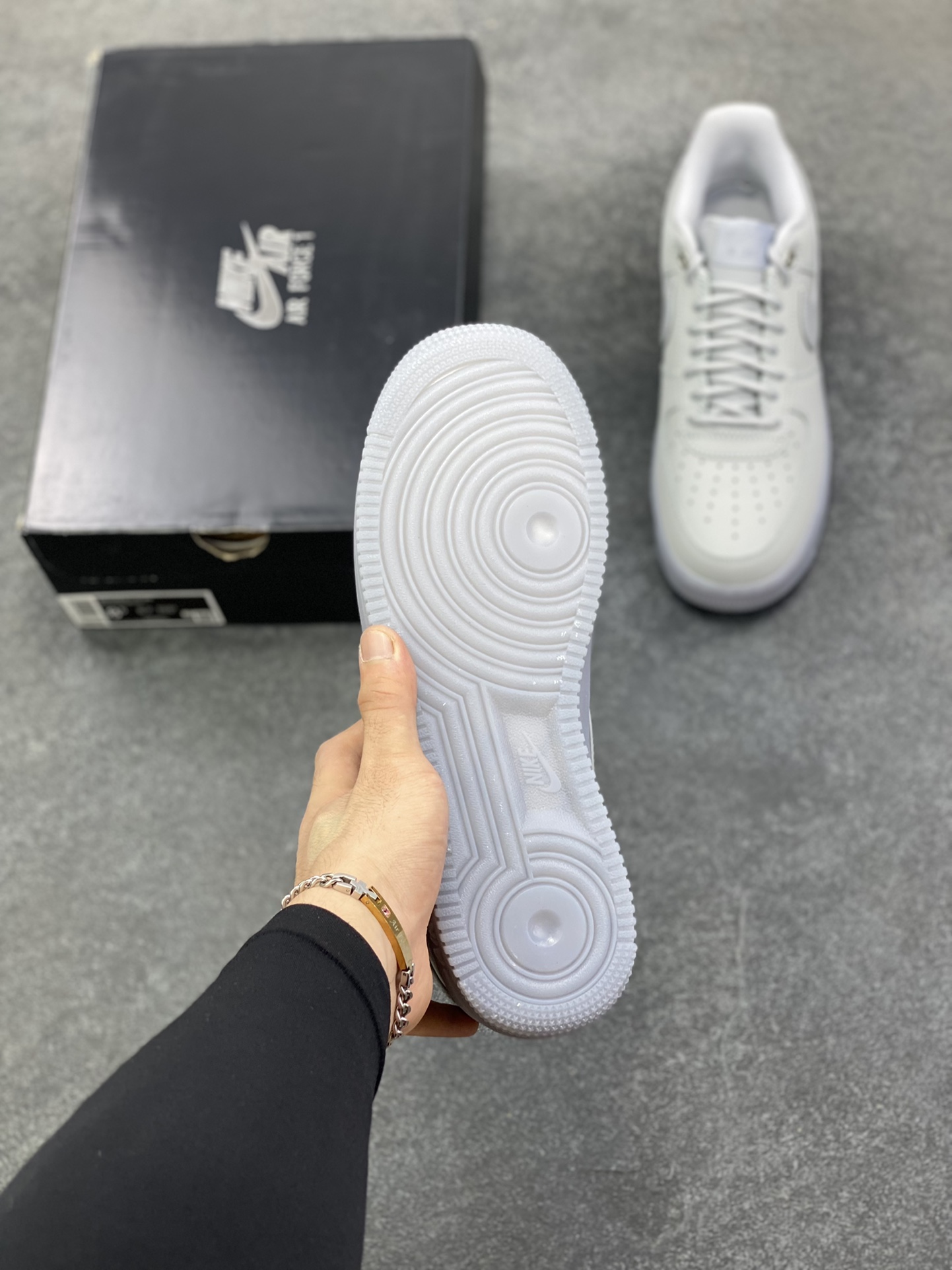 图片[5]-Nike Air Force 1 Low 灰水晶底 空军一号低帮运动休闲板鞋 原楦头原纸板 打造纯正空军版型 专注外贸渠道 全掌内置蜂窝气垫 原盒配件 原厂中底钢印、拉帮完美 货号：CJ9179-002 尺码：36 36.5 37.5 38 38.5 39 40 40.5 41 42 42.5 43 44 44.5 45-选品中心