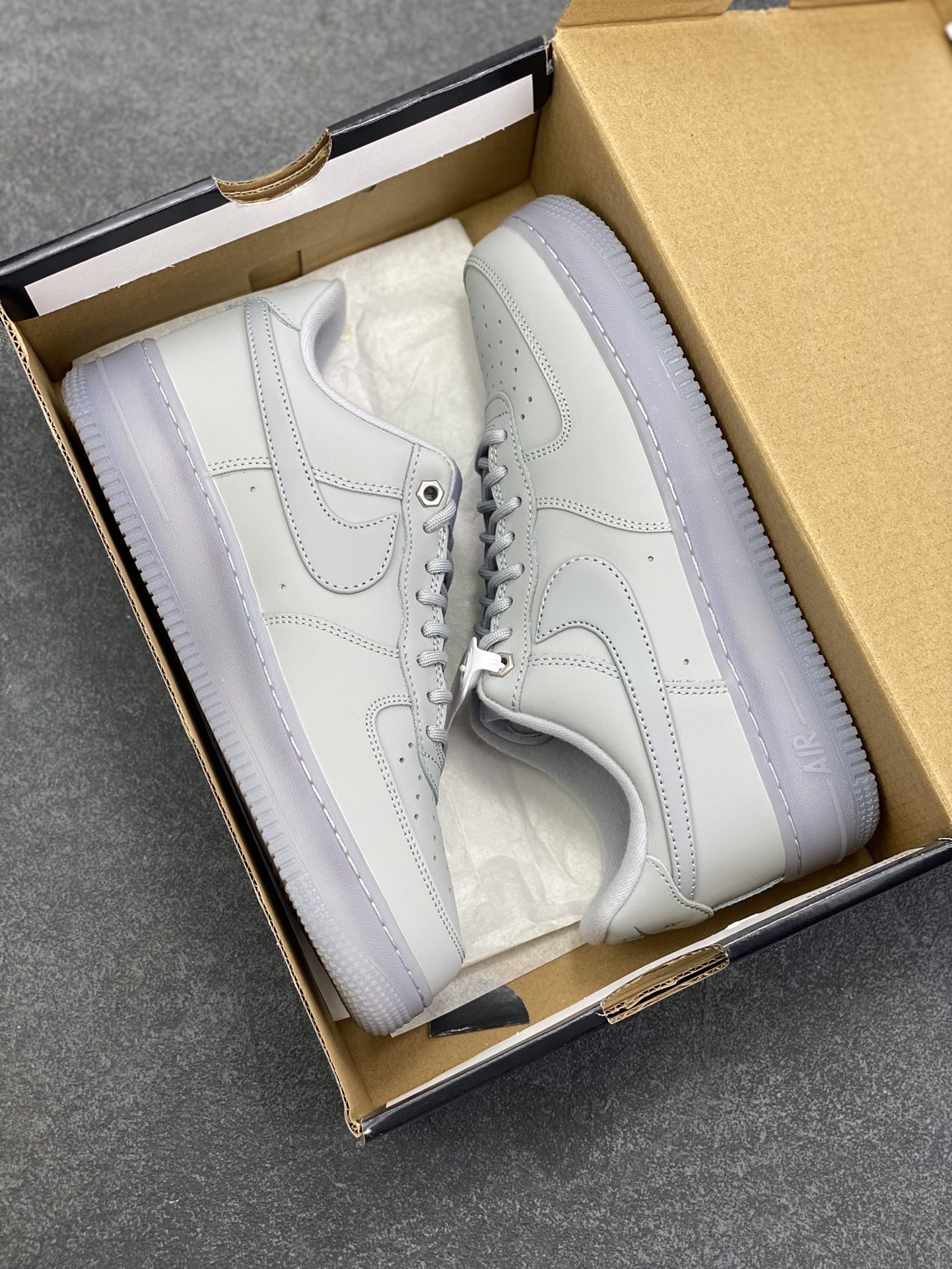 图片[9]-Nike Air Force 1 Low 灰水晶底 空军一号低帮运动休闲板鞋 原楦头原纸板 打造纯正空军版型 专注外贸渠道 全掌内置蜂窝气垫 原盒配件 原厂中底钢印、拉帮完美 货号：CJ9179-002 尺码：36 36.5 37.5 38 38.5 39 40 40.5 41 42 42.5 43 44 44.5 45-选品中心