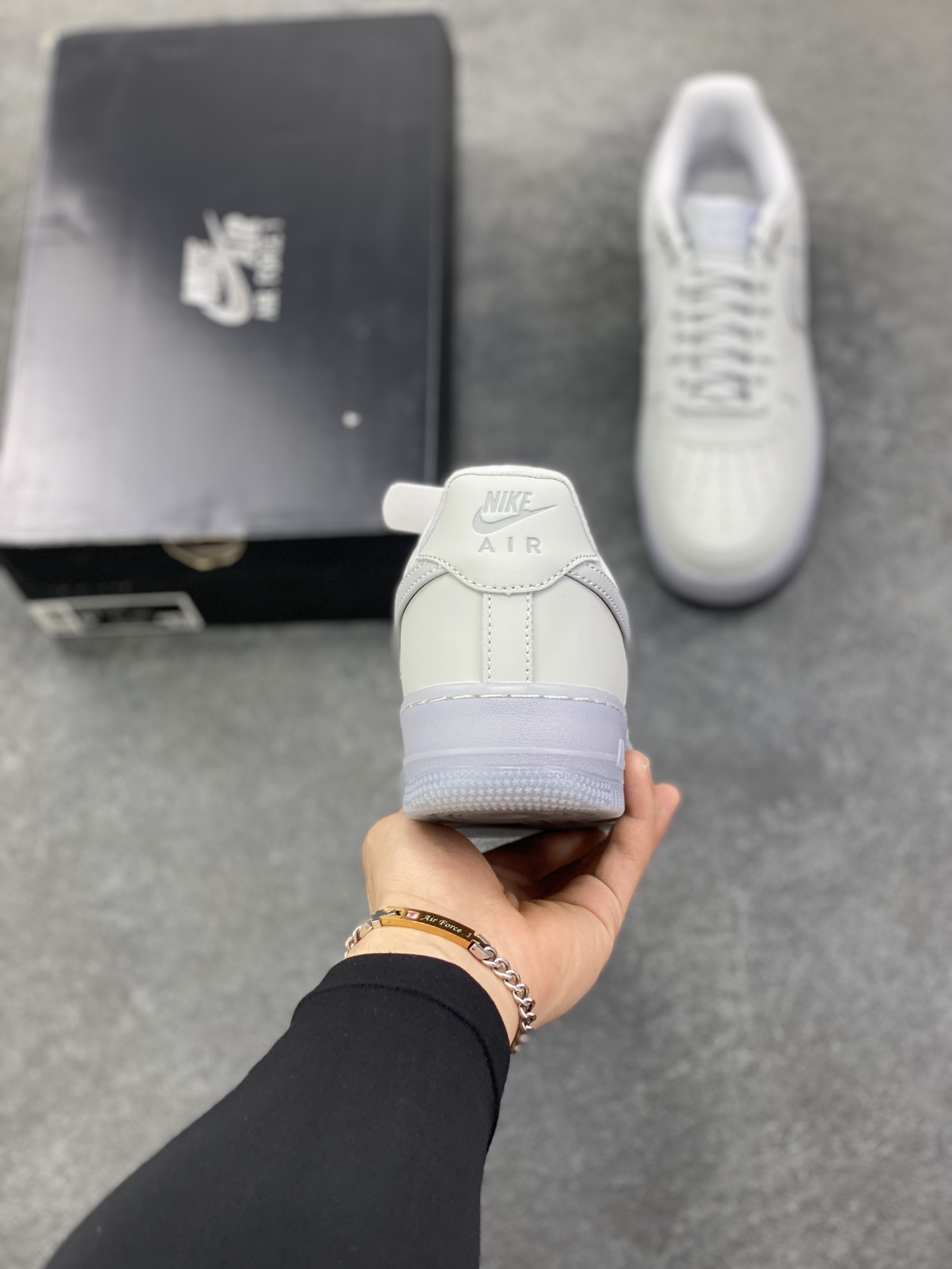 图片[4]-Nike Air Force 1 Low 灰水晶底 空军一号低帮运动休闲板鞋 原楦头原纸板 打造纯正空军版型 专注外贸渠道 全掌内置蜂窝气垫 原盒配件 原厂中底钢印、拉帮完美 货号：CJ9179-002 尺码：36 36.5 37.5 38 38.5 39 40 40.5 41 42 42.5 43 44 44.5 45-选品中心