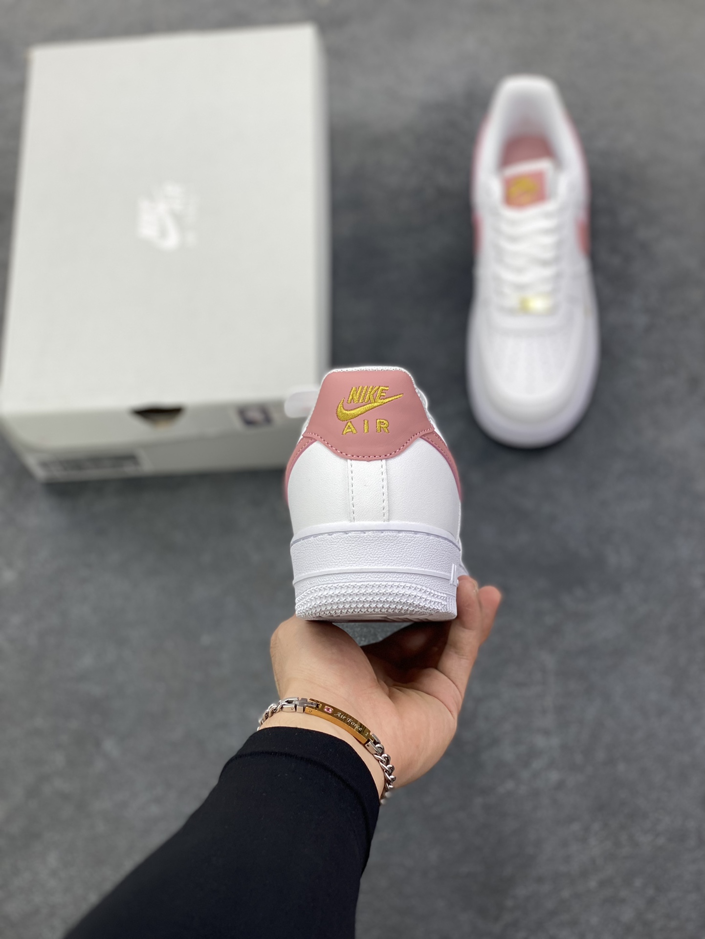 图片[4]-福利特价 Nike Air Force 1 Low 白粉小双勾 空军一号低帮运动休闲板鞋 原楦头原纸板 打造纯正空军版型 专注外贸渠道 全掌内置蜂窝气垫 原盒配件 原厂中底钢印、拉帮完美 货号：CZ0270-103 尺码：36 36.5 37.5 38 38.5 39 40-选品中心