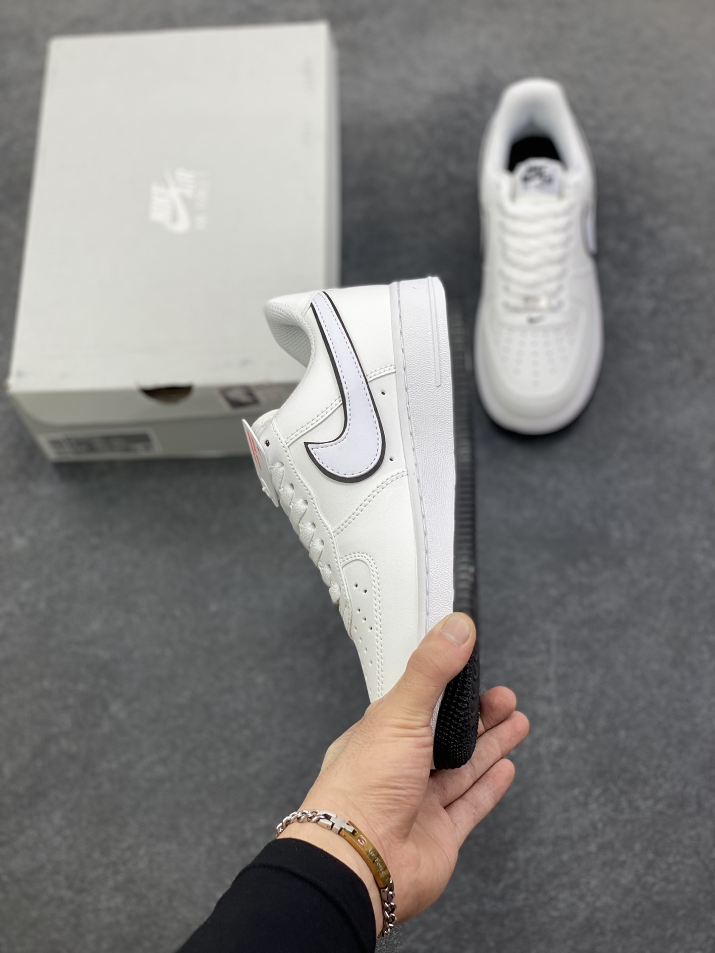 图片[3]-福利特价 Nike Air Force 1 Low 白黑边 空军一号低帮运动休闲板鞋 原楦头原纸板 打造纯正空军版型 专注外贸渠道 全掌内置蜂窝气垫 原盒配件 原厂中底钢印、拉帮完美 货号：DV0788-103 尺码：36 36.5 37.5 38 38.5 39 40 40.5 41 42 42.5 43 44 44.5 45-选品中心