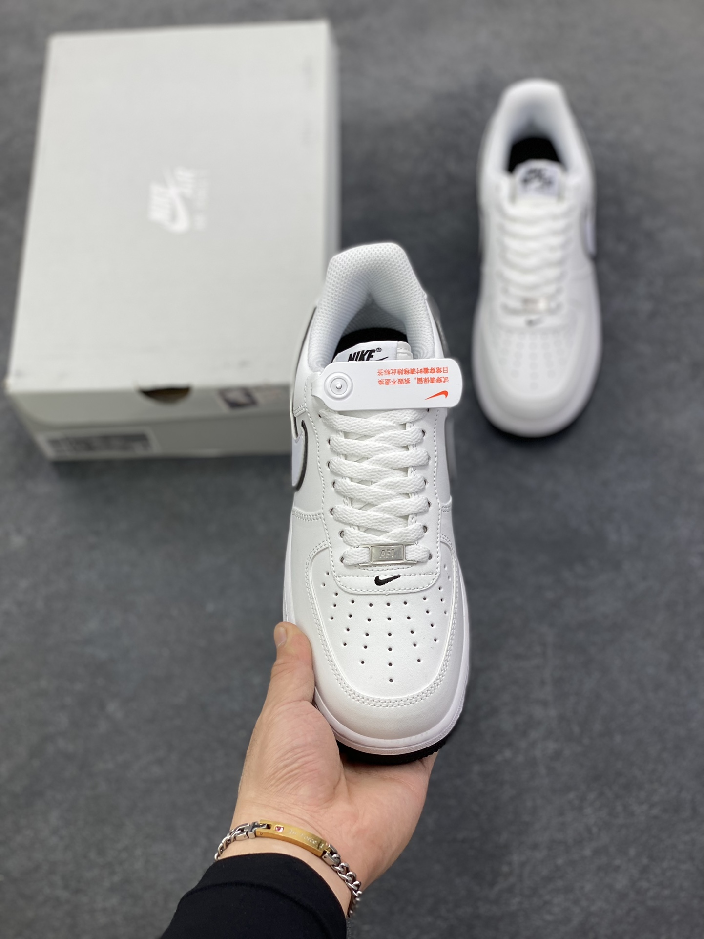 图片[2]-福利特价 Nike Air Force 1 Low 白黑边 空军一号低帮运动休闲板鞋 原楦头原纸板 打造纯正空军版型 专注外贸渠道 全掌内置蜂窝气垫 原盒配件 原厂中底钢印、拉帮完美 货号：DV0788-103 尺码：36 36.5 37.5 38 38.5 39 40 40.5 41 42 42.5 43 44 44.5 45-选品中心