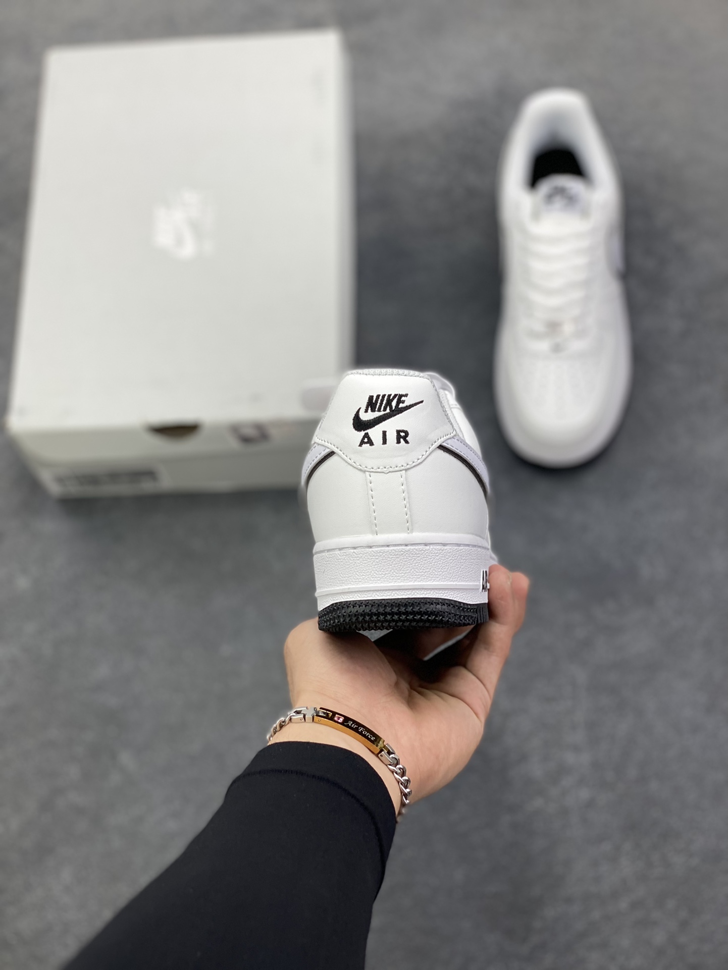 图片[4]-福利特价 Nike Air Force 1 Low 白黑边 空军一号低帮运动休闲板鞋 原楦头原纸板 打造纯正空军版型 专注外贸渠道 全掌内置蜂窝气垫 原盒配件 原厂中底钢印、拉帮完美 货号：DV0788-103 尺码：36 36.5 37.5 38 38.5 39 40 40.5 41 42 42.5 43 44 44.5 45-选品中心