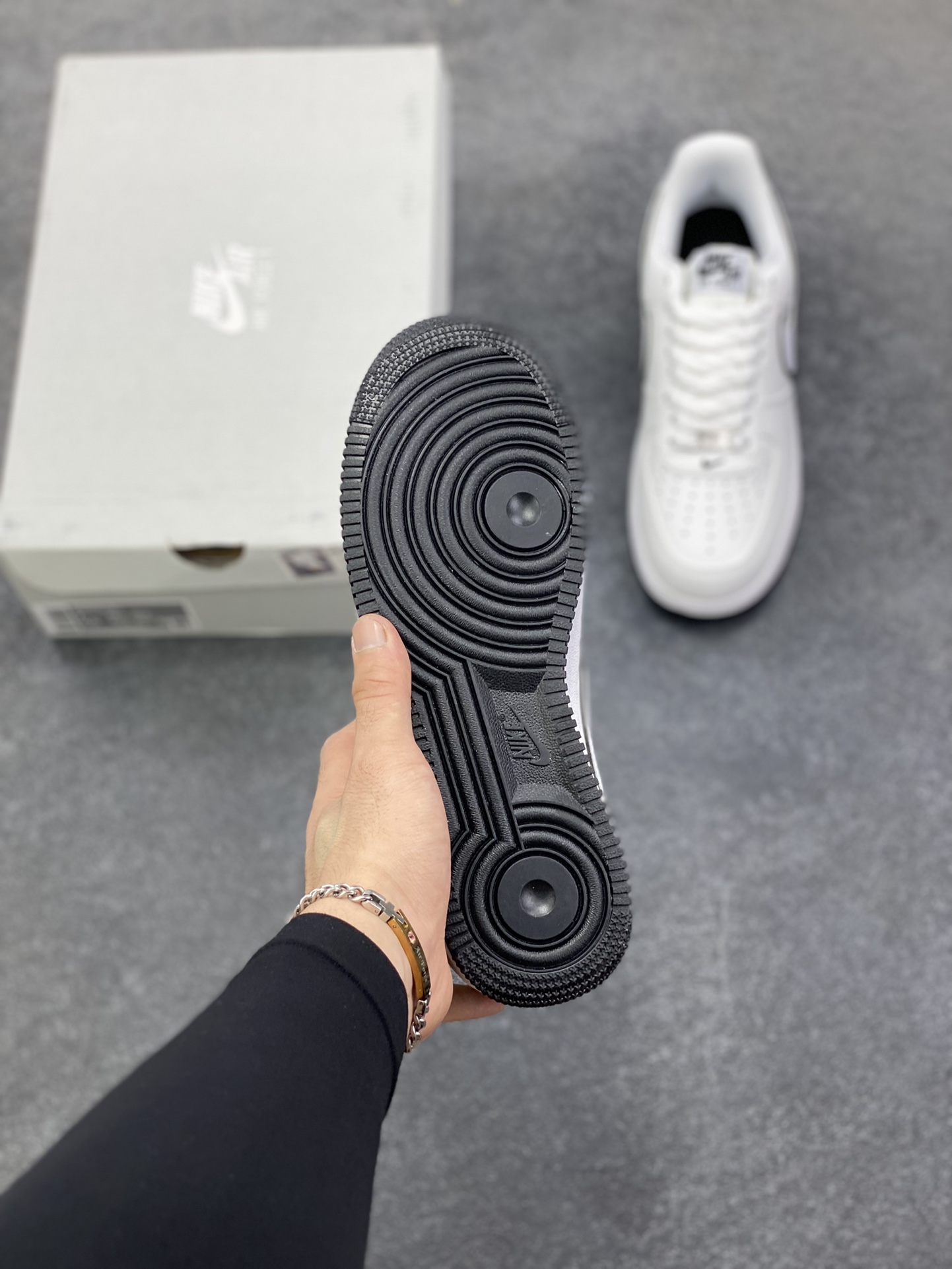图片[5]-福利特价 Nike Air Force 1 Low 白黑边 空军一号低帮运动休闲板鞋 原楦头原纸板 打造纯正空军版型 专注外贸渠道 全掌内置蜂窝气垫 原盒配件 原厂中底钢印、拉帮完美 货号：DV0788-103 尺码：36 36.5 37.5 38 38.5 39 40 40.5 41 42 42.5 43 44 44.5 45-选品中心