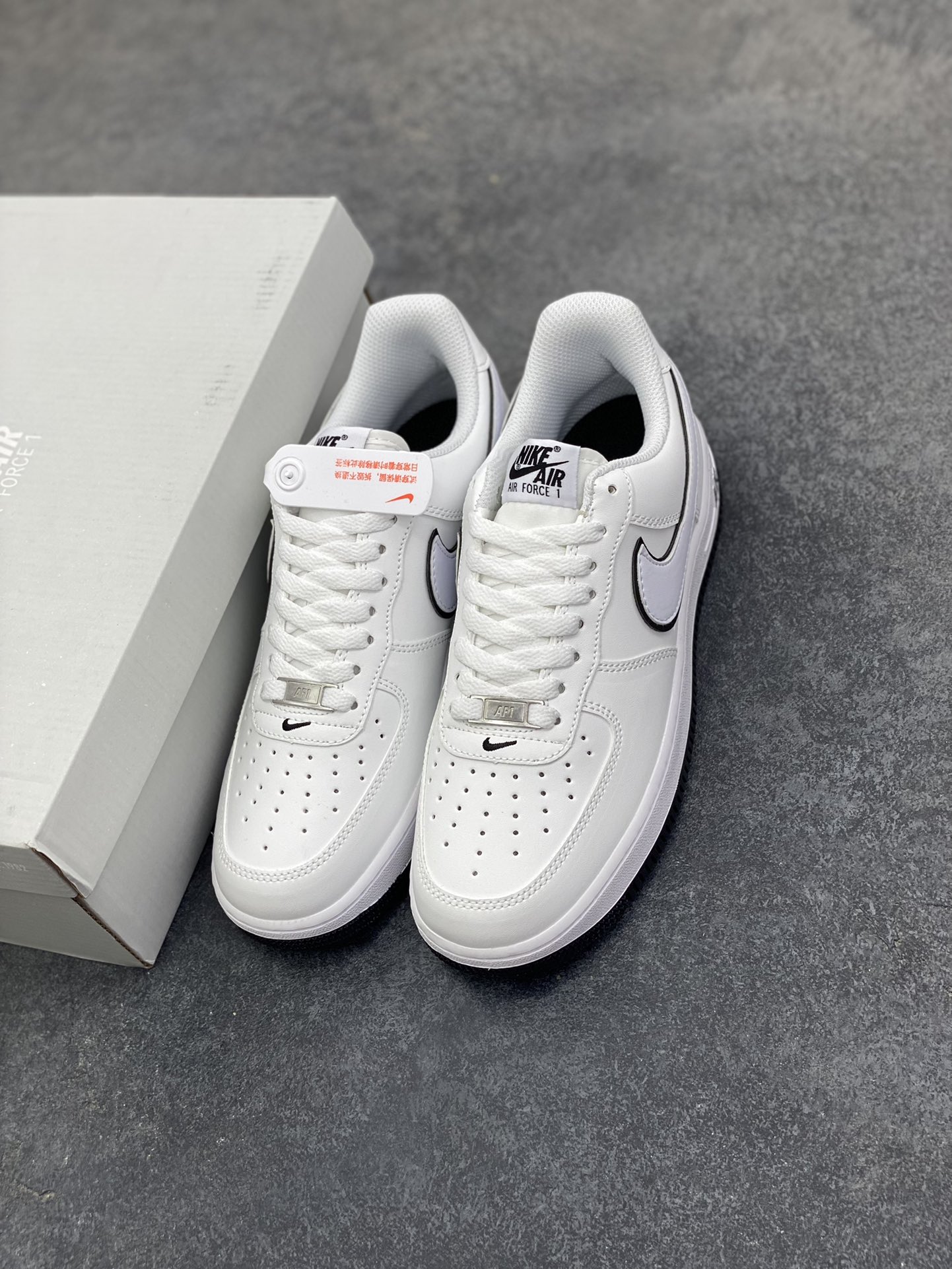 图片[8]-福利特价 Nike Air Force 1 Low 白黑边 空军一号低帮运动休闲板鞋 原楦头原纸板 打造纯正空军版型 专注外贸渠道 全掌内置蜂窝气垫 原盒配件 原厂中底钢印、拉帮完美 货号：DV0788-103 尺码：36 36.5 37.5 38 38.5 39 40 40.5 41 42 42.5 43 44 44.5 45-选品中心