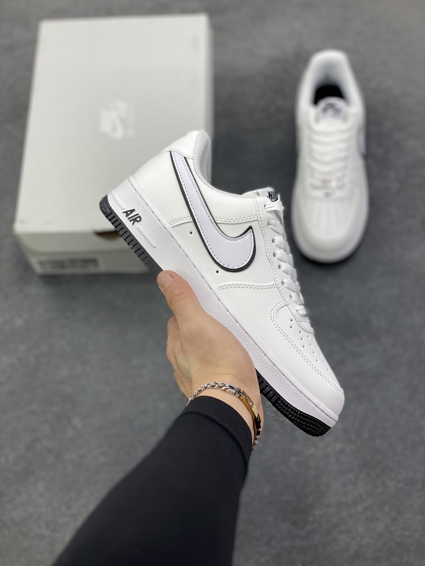 福利特价 Nike Air Force 1 Low 白黑边 空军一号低帮运动休闲板鞋 原楦头原纸板 打造纯正空军版型 专注外贸渠道 全掌内置蜂窝气垫 原盒配件 原厂中底钢印、拉帮完美 货号:DV0788-103 尺码:36 36.5 37.5 38 38.5 39 40 40.5 41 42 42.5 43 44 44.5 45-选品中心